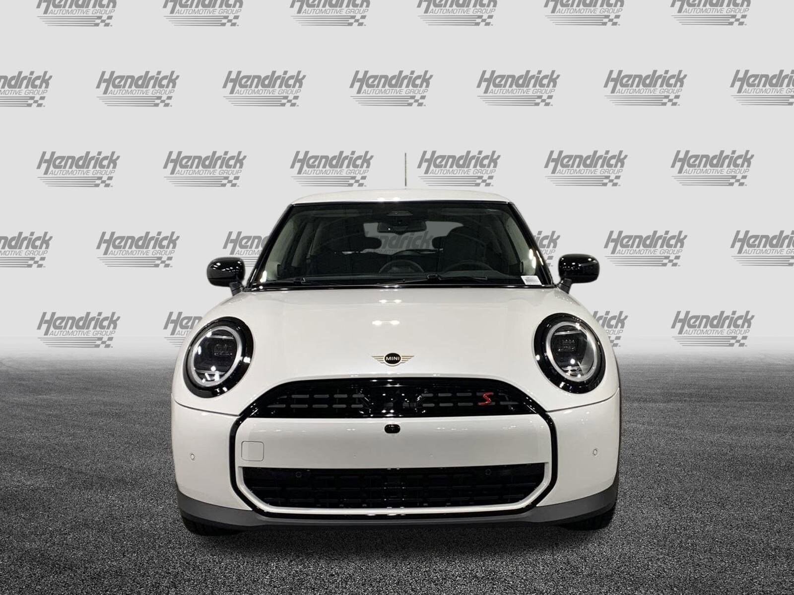 2025 Mini Cooper 2 Door Hardtop Signature photo 2