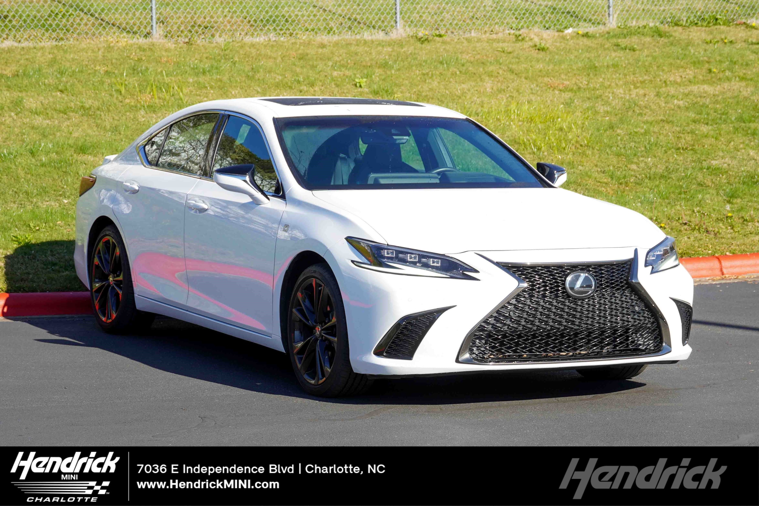 2022 Lexus ES F SPORT's photo