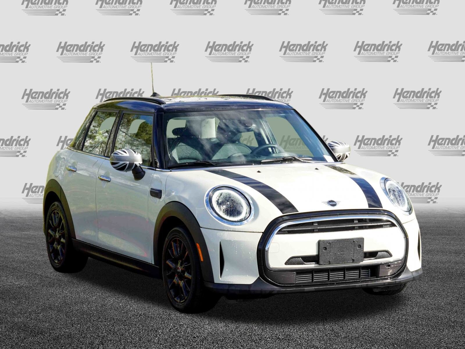 2023 Mini Cooper 4 Door Hardtop photo 2