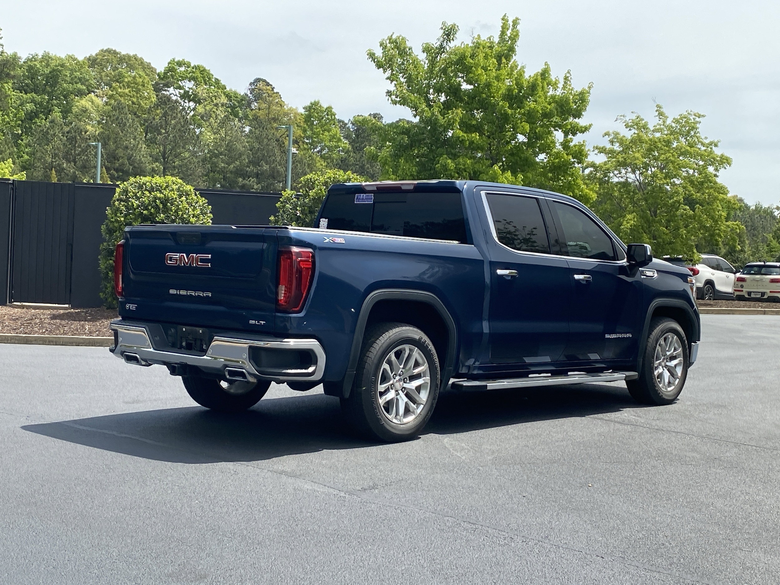 2022 GMC Sierra 1500 Limited SLT photo 2
