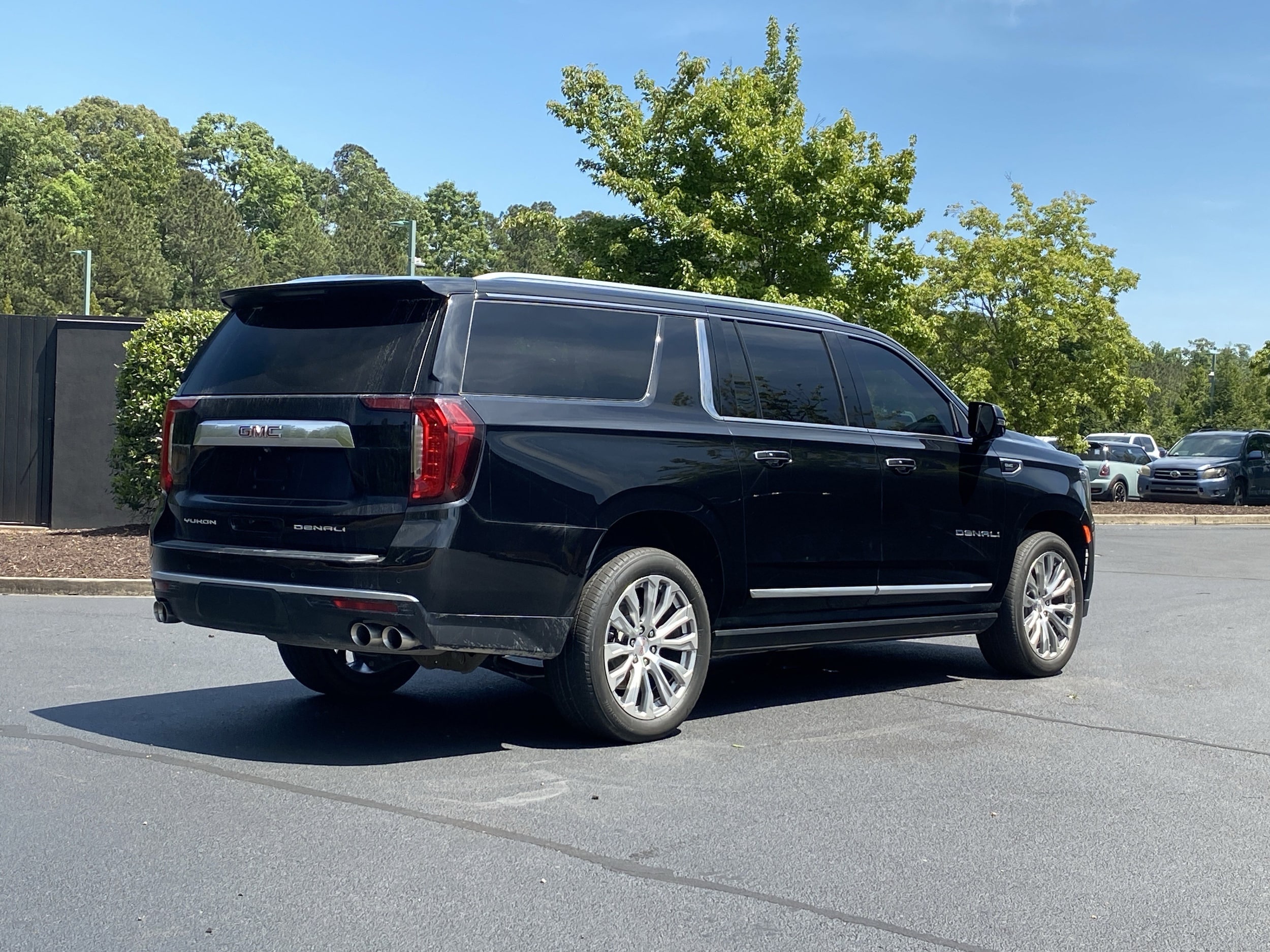 2023 GMC Yukon XL Denali photo 2