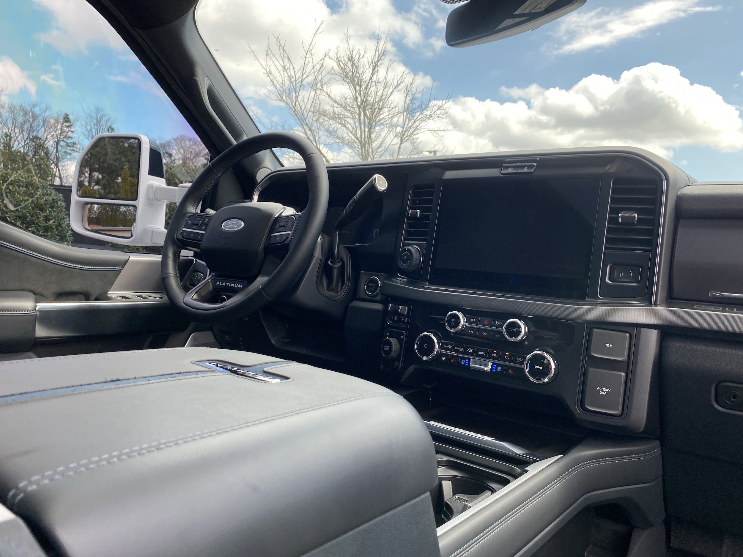 2026 Ford Super Duty F-450 DRW Platinum photo 4