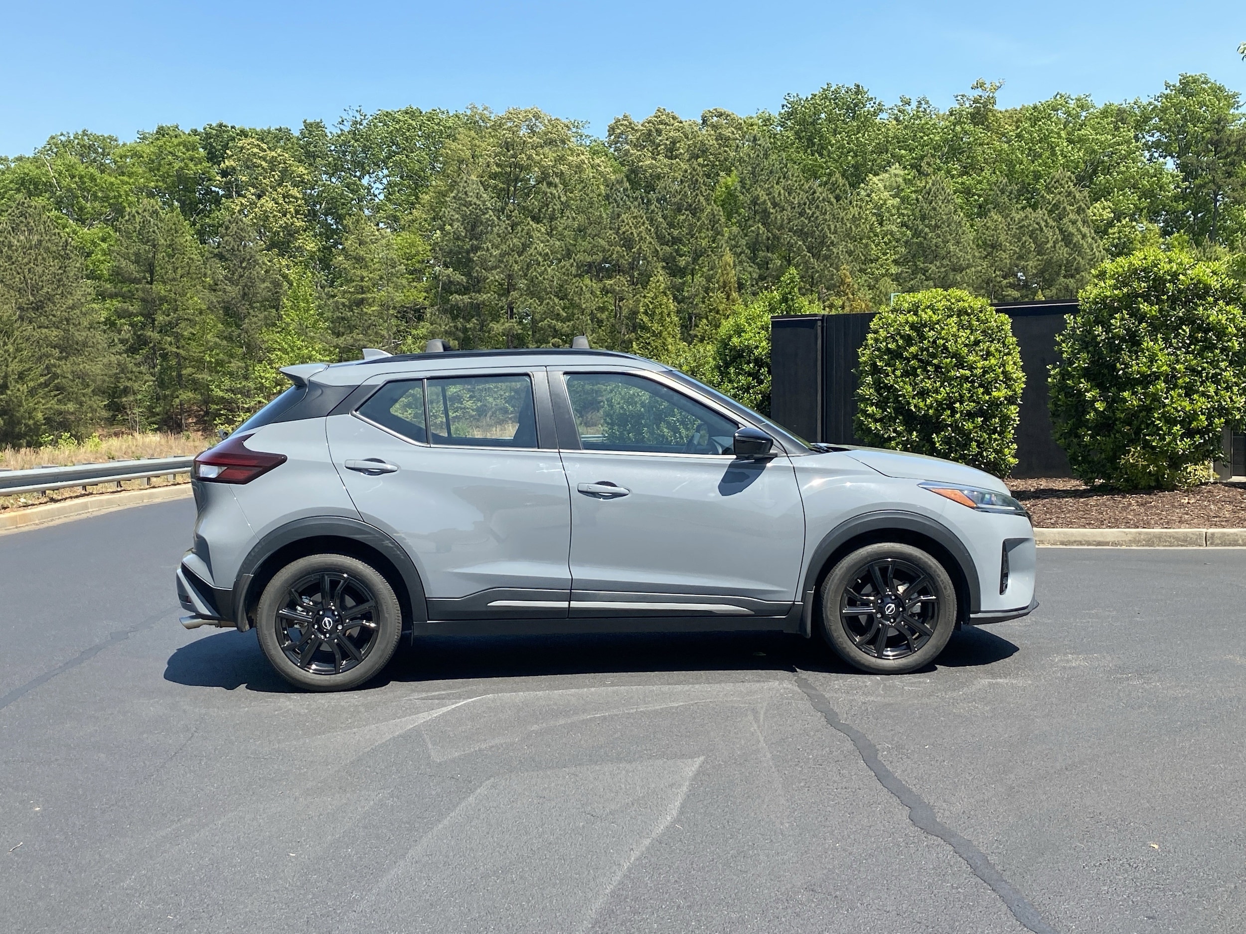 2022 Nissan Kicks SR photo 4