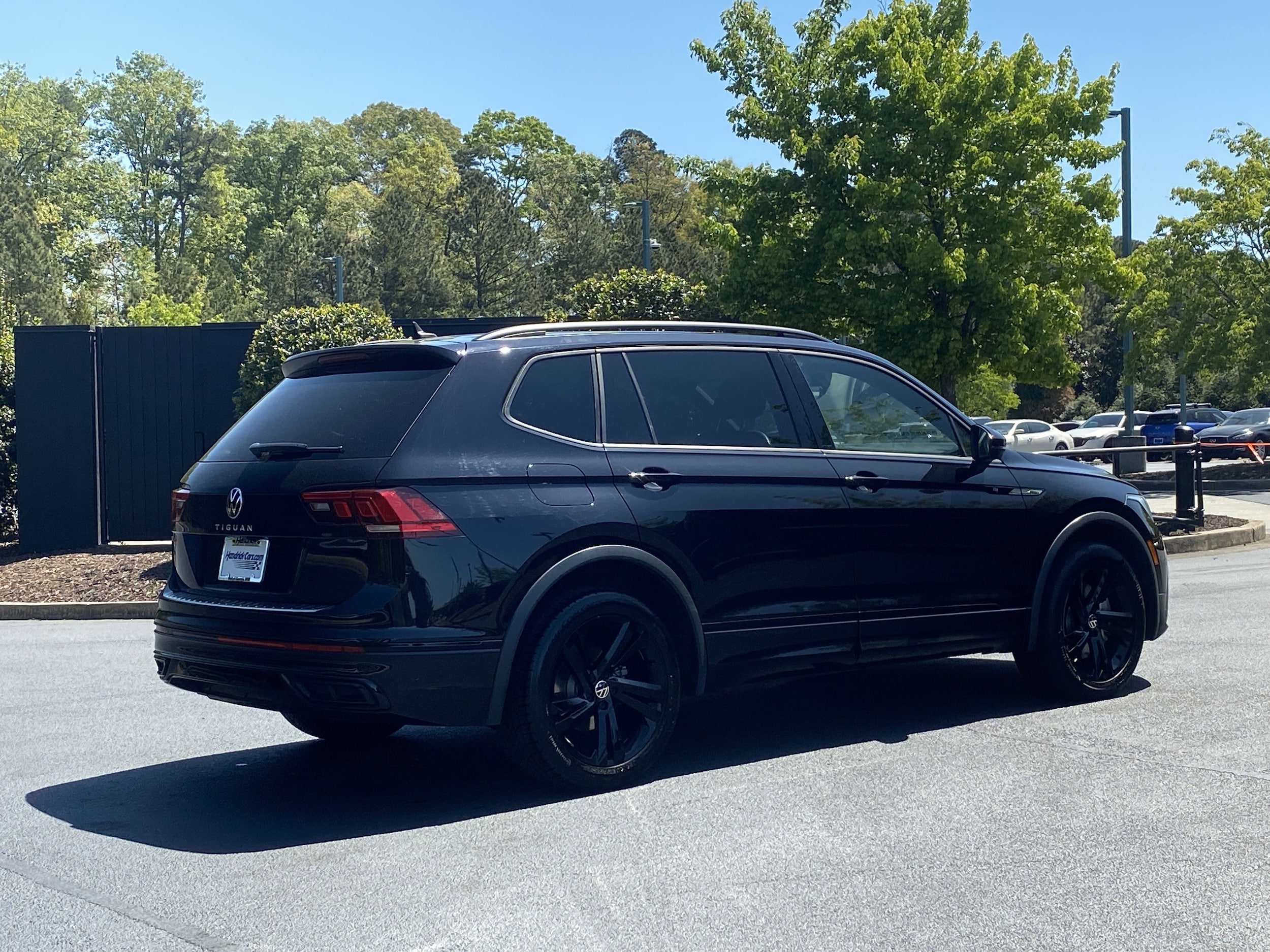 2023 Volkswagen Tiguan SE R-Line Black photo 2