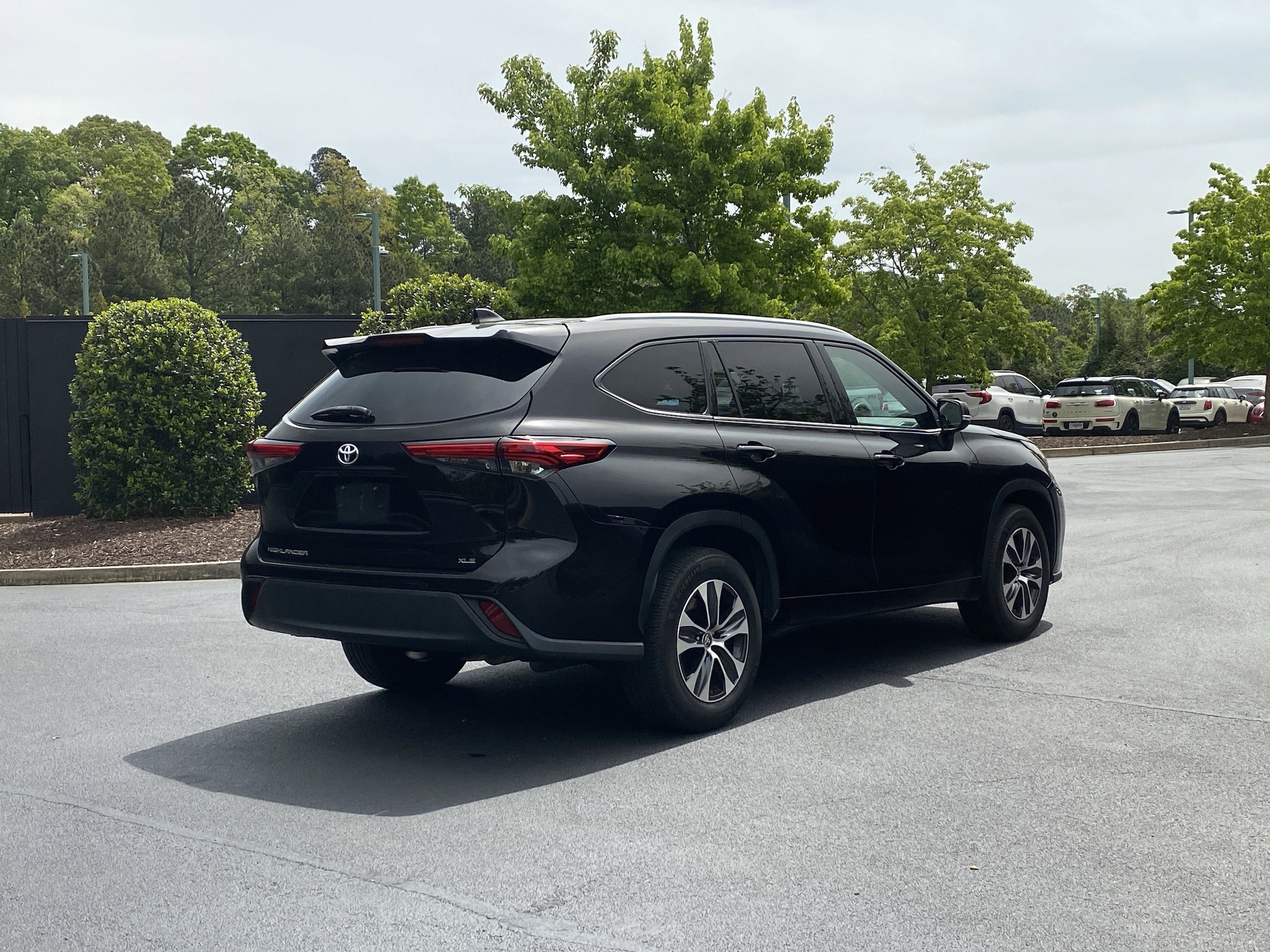 2022 Toyota Highlander XLE photo 2