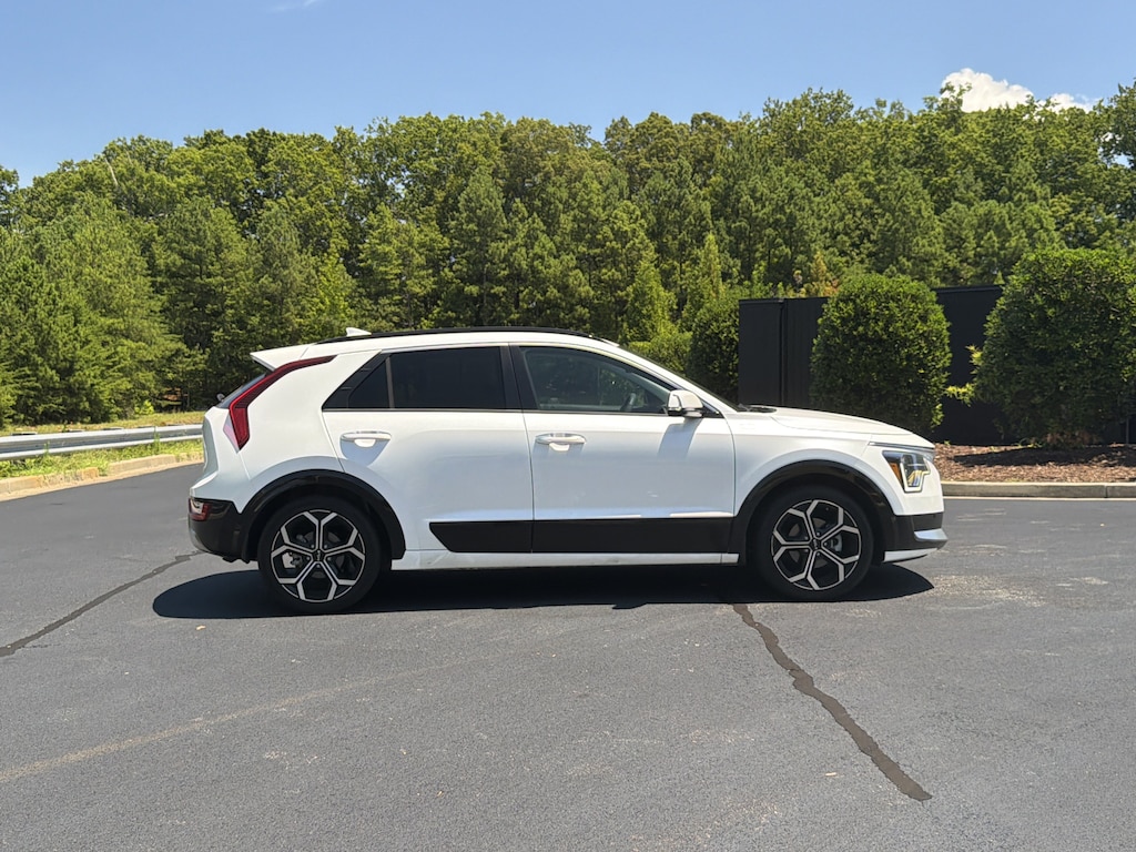 Used 2023 Kia Niro SX Touring SUV