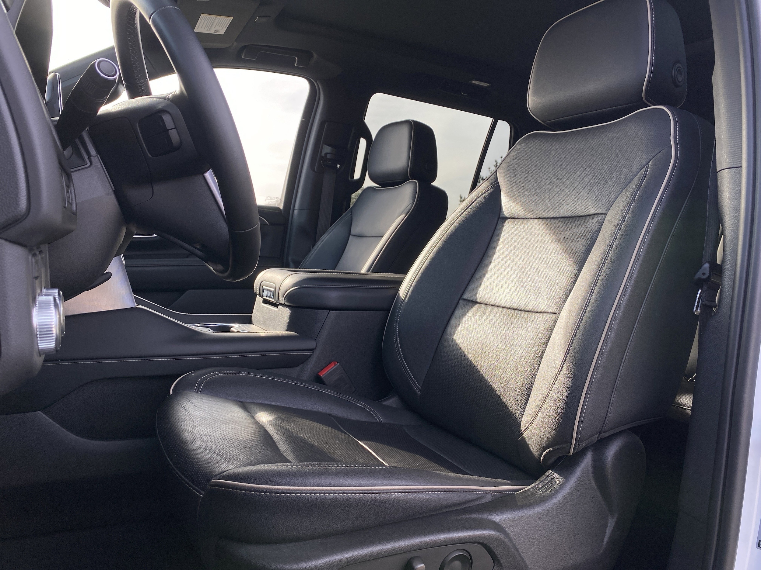 2023 GMC Yukon SLT photo 6