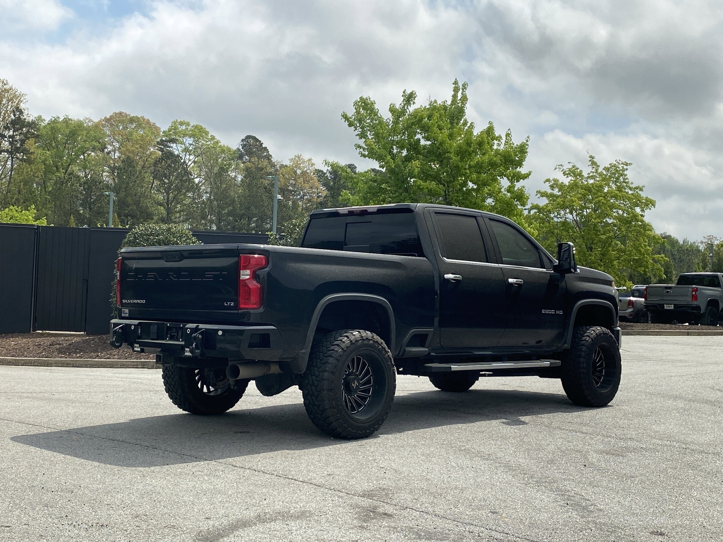2023 Chevrolet Silverado 2500HD LTZ photo 2