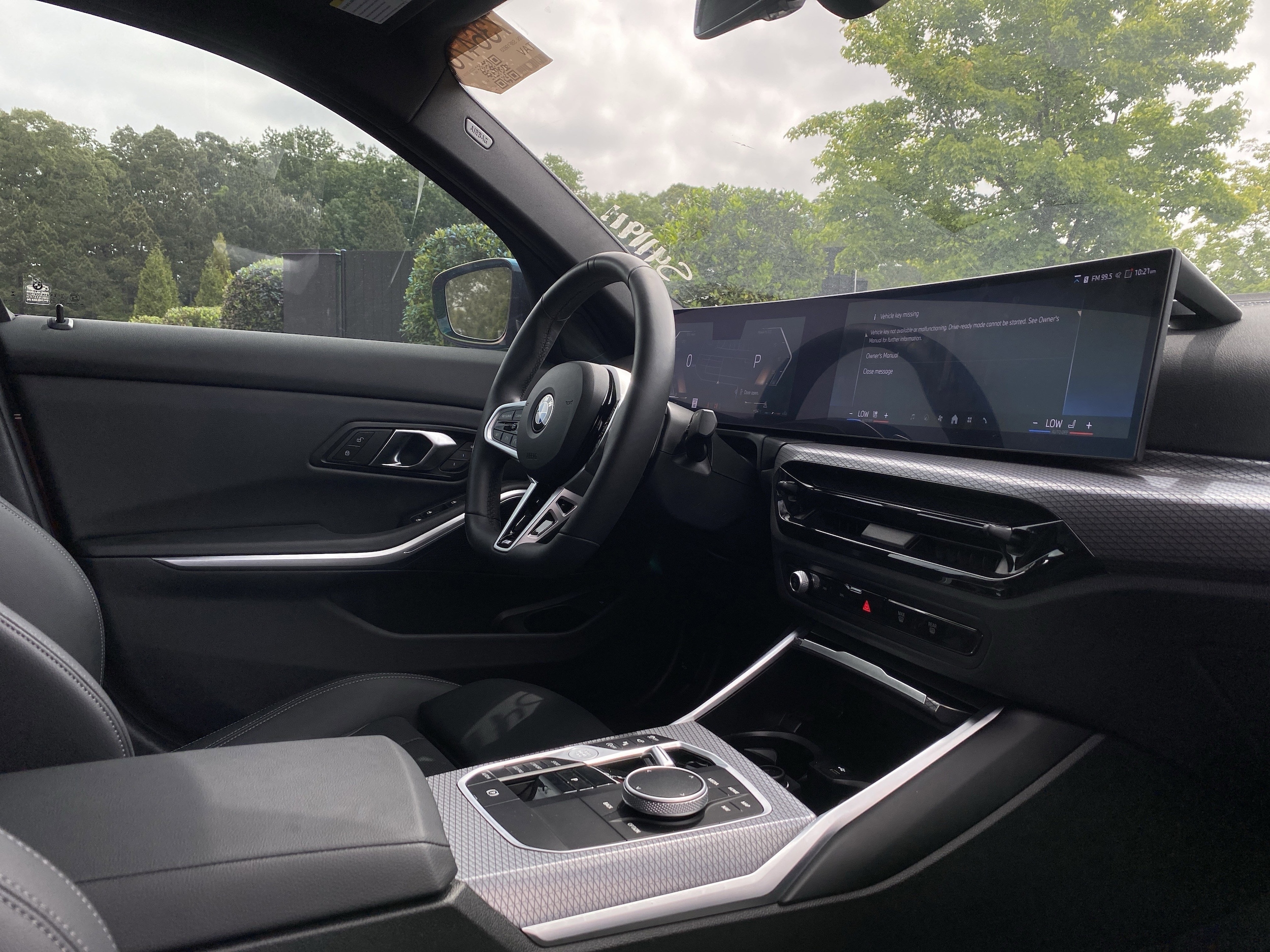 2025 BMW 3 Series 330i photo 4