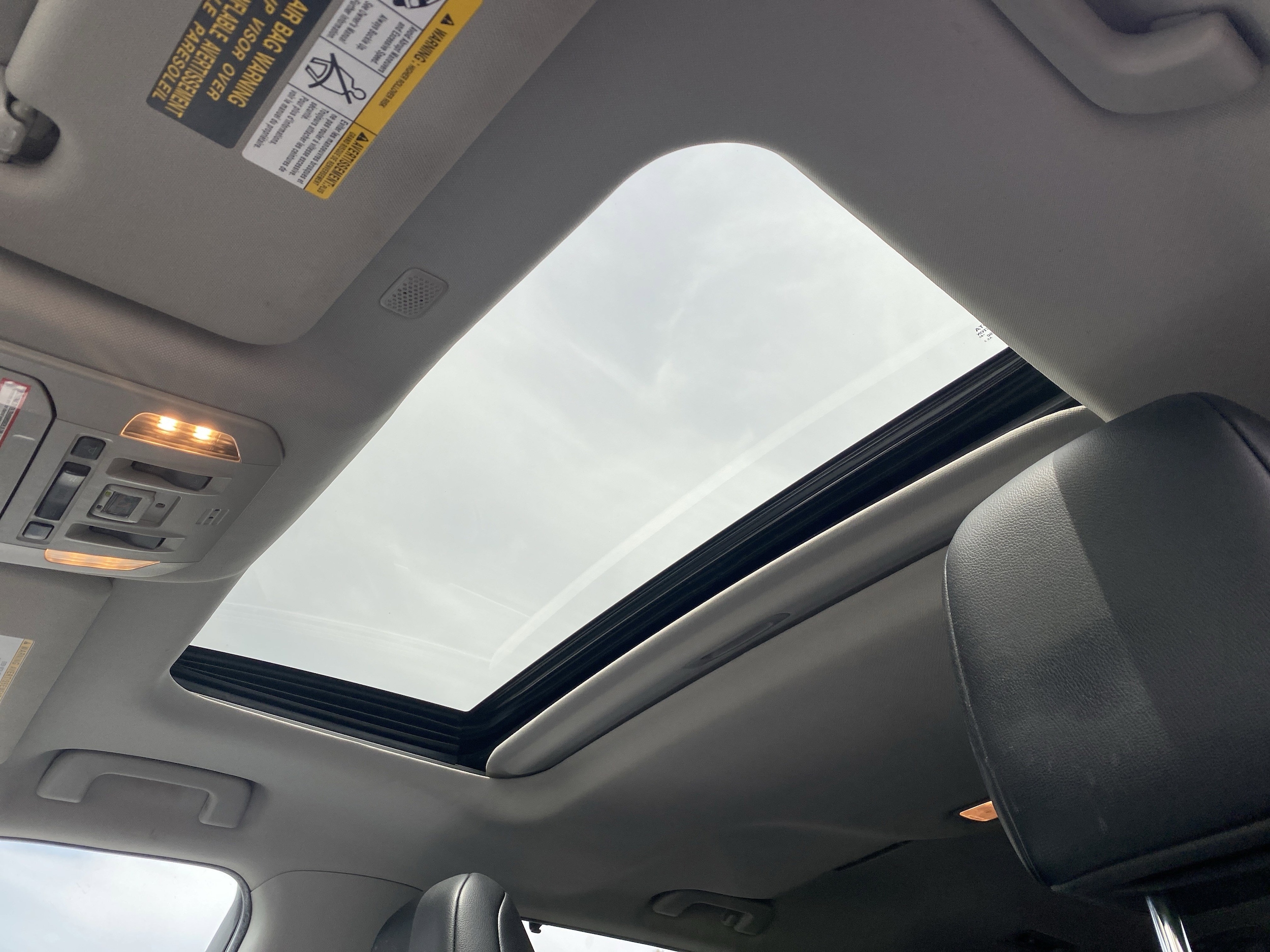 2022 Toyota Highlander XLE photo 3