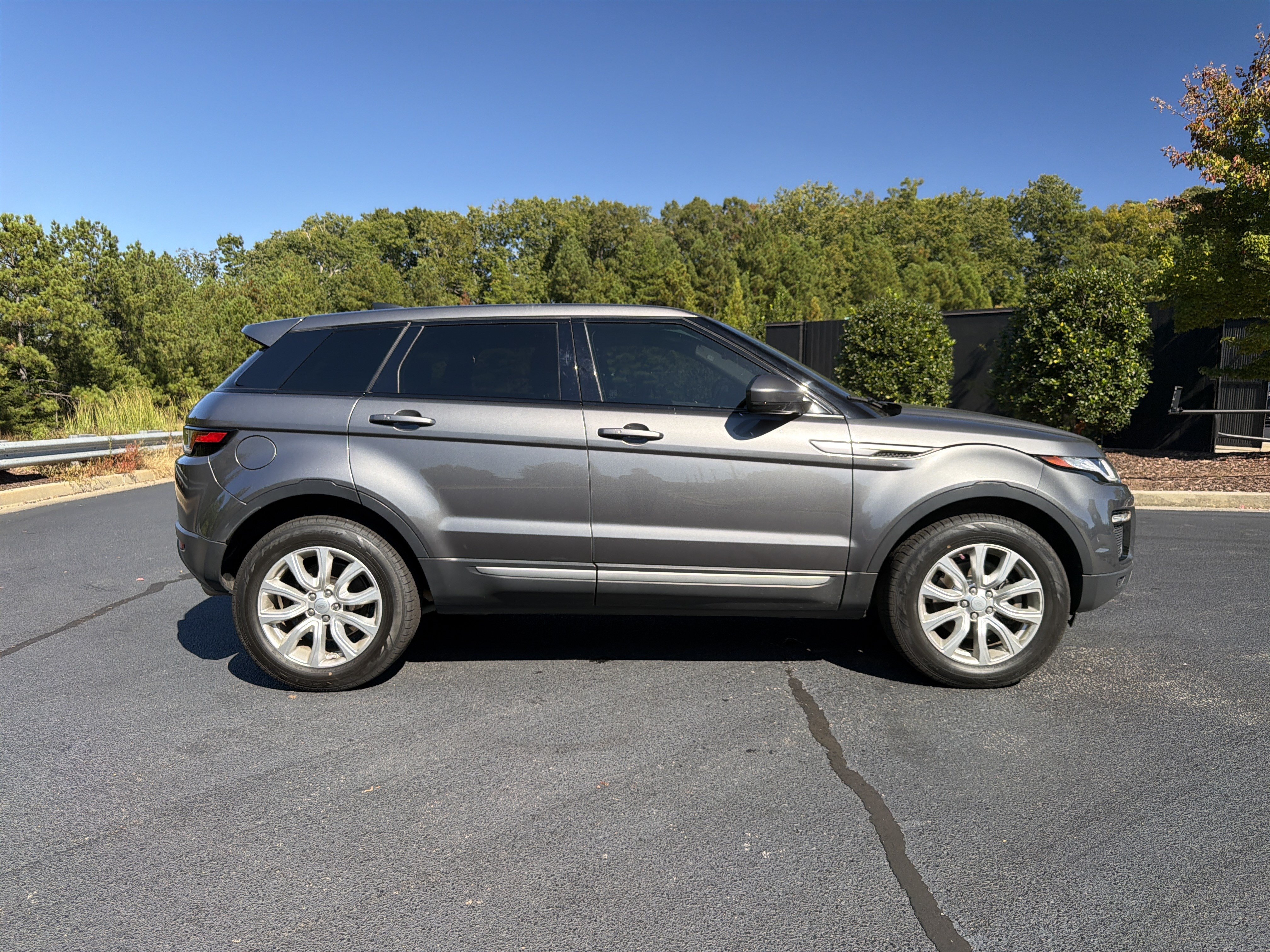 Used 2019 Land Rover Range Rover Evoque SE SUV