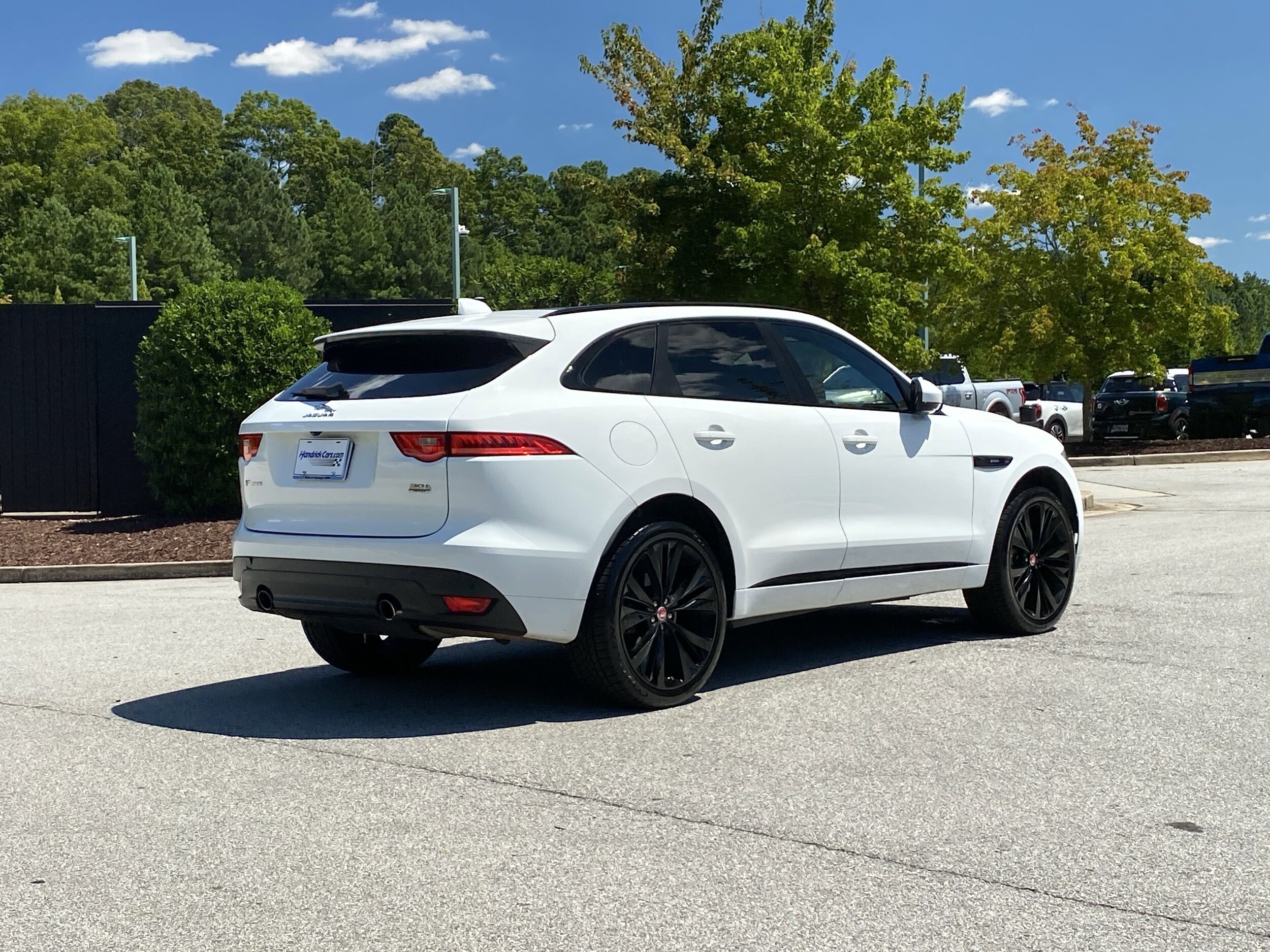 2018 Jaguar F-PACE R-Dynamic SE photo 2