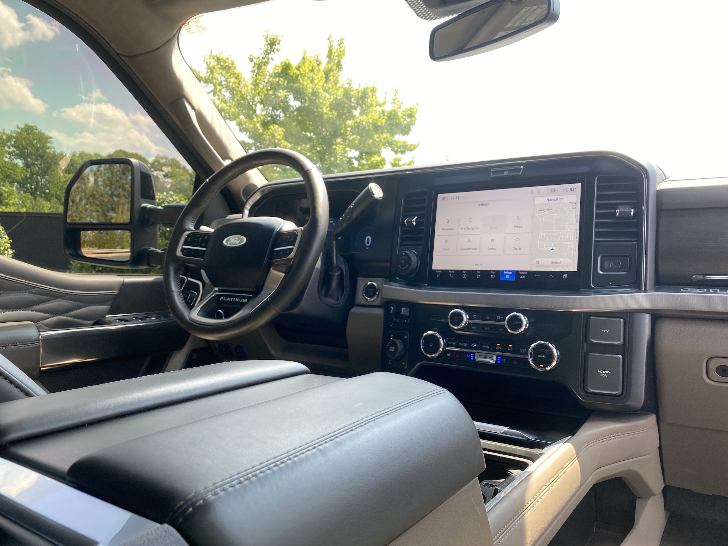 2025 Ford Super Duty F-250 SRW Platinum photo 4