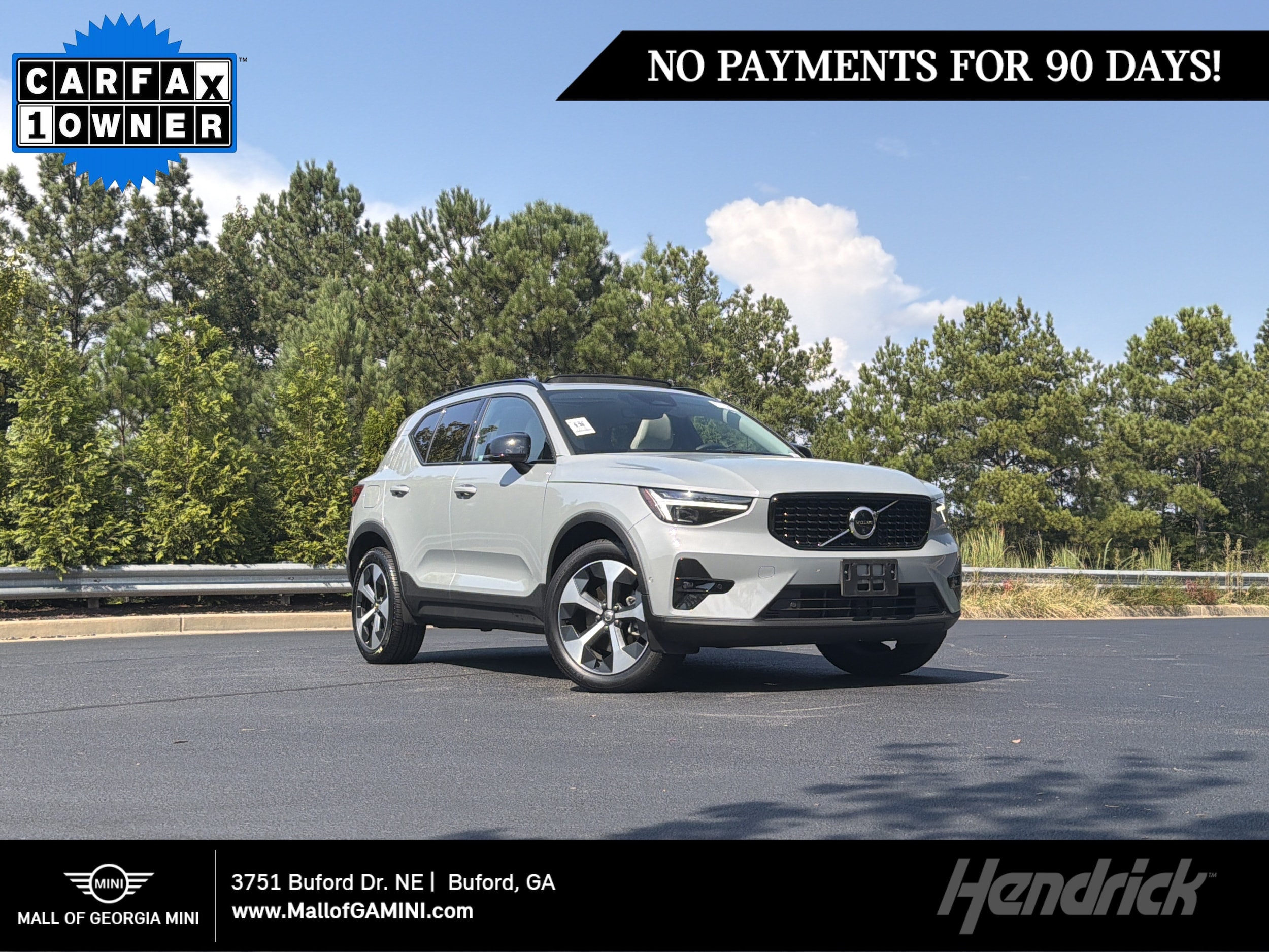 2025 Volvo XC40 Plus Dark Theme