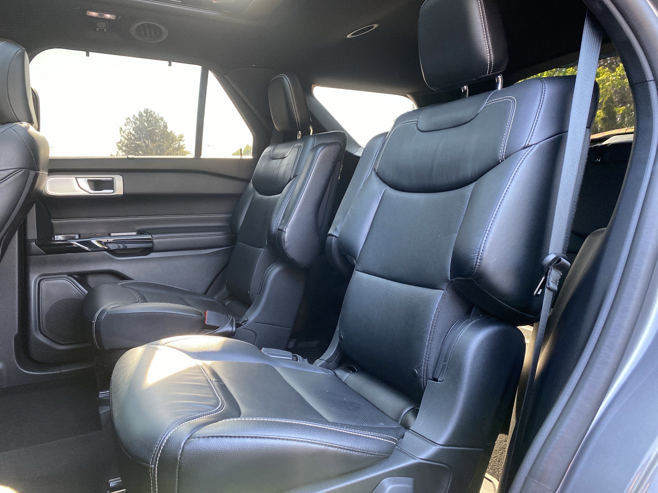 2021 Ford Explorer ST photo 3