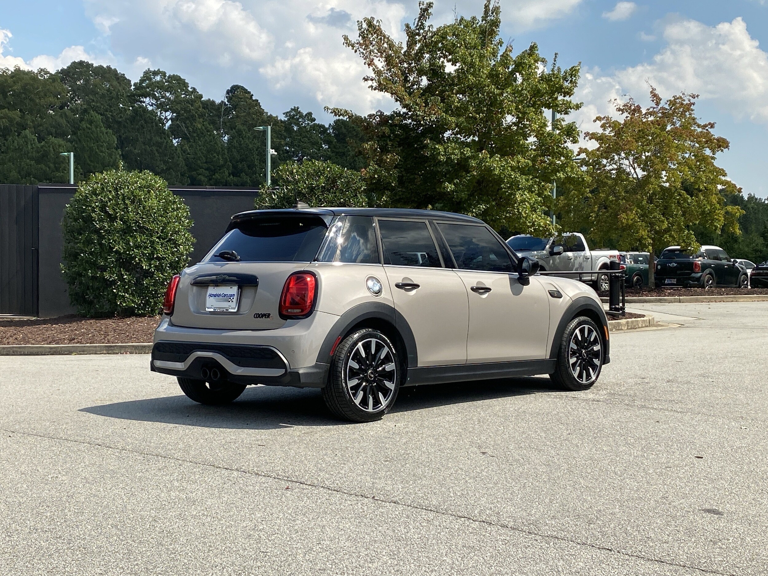 2022 Mini Cooper Hardtop S photo 2