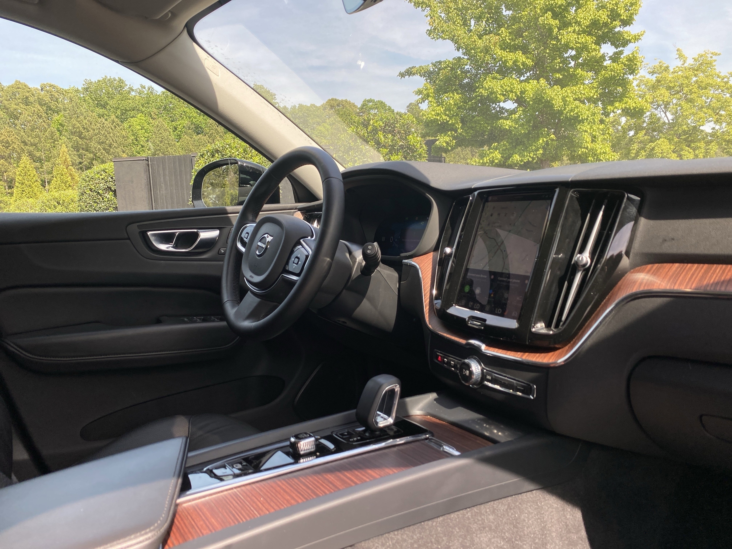 2024 Volvo XC60 Plus Dark Theme photo 4