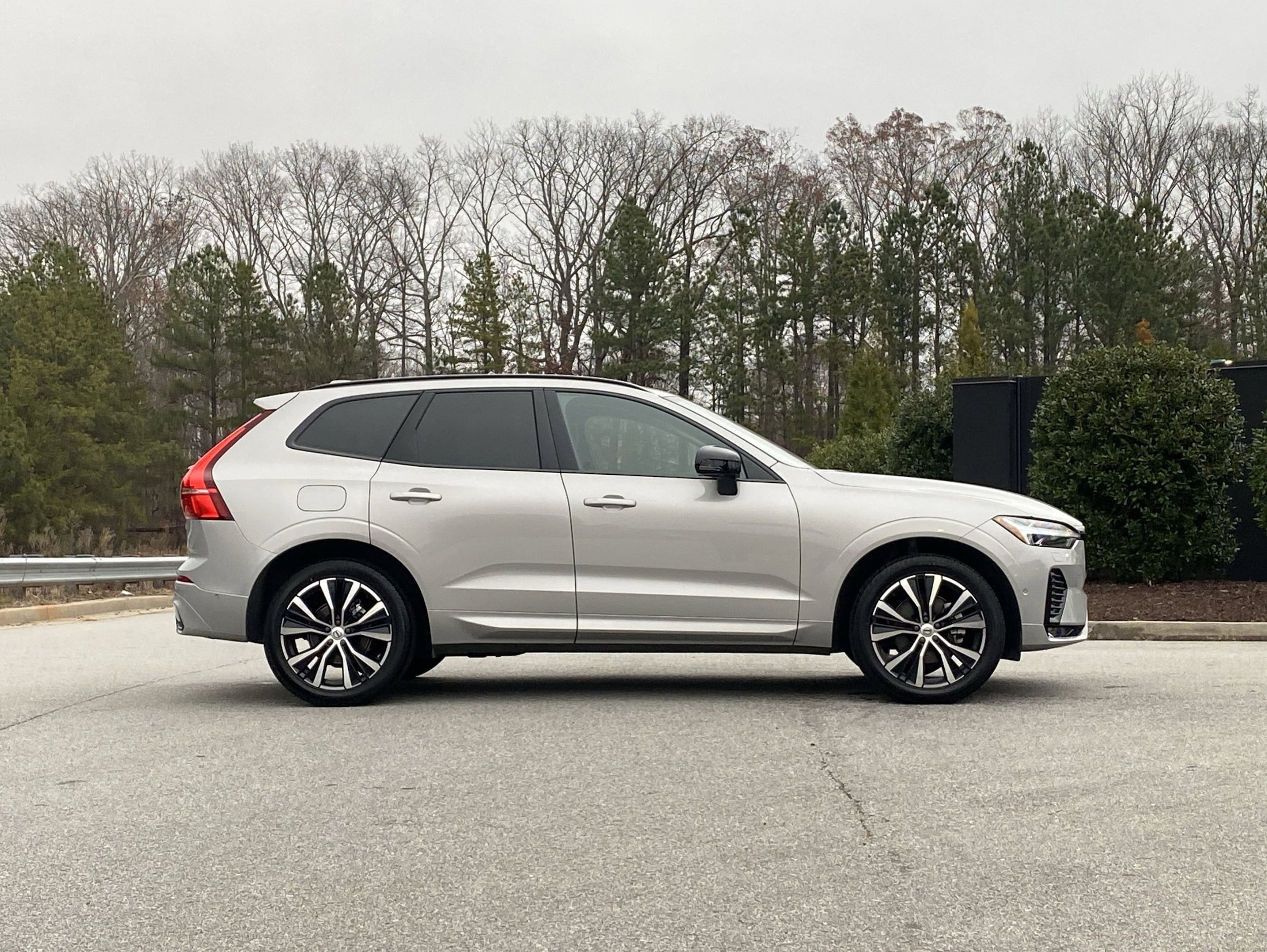 2025 Volvo XC60 Plus photo 4