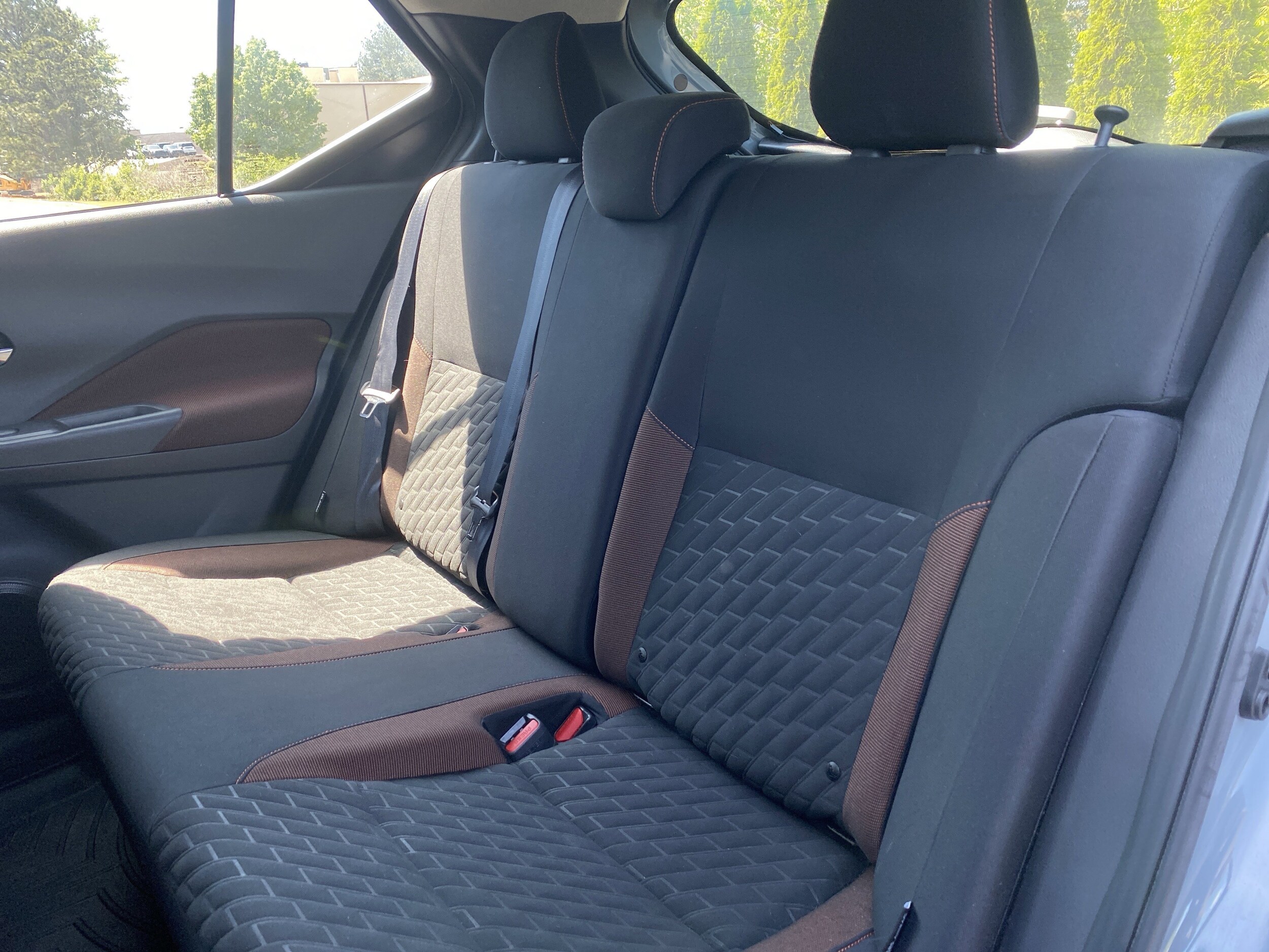 2022 Nissan Kicks SR photo 3