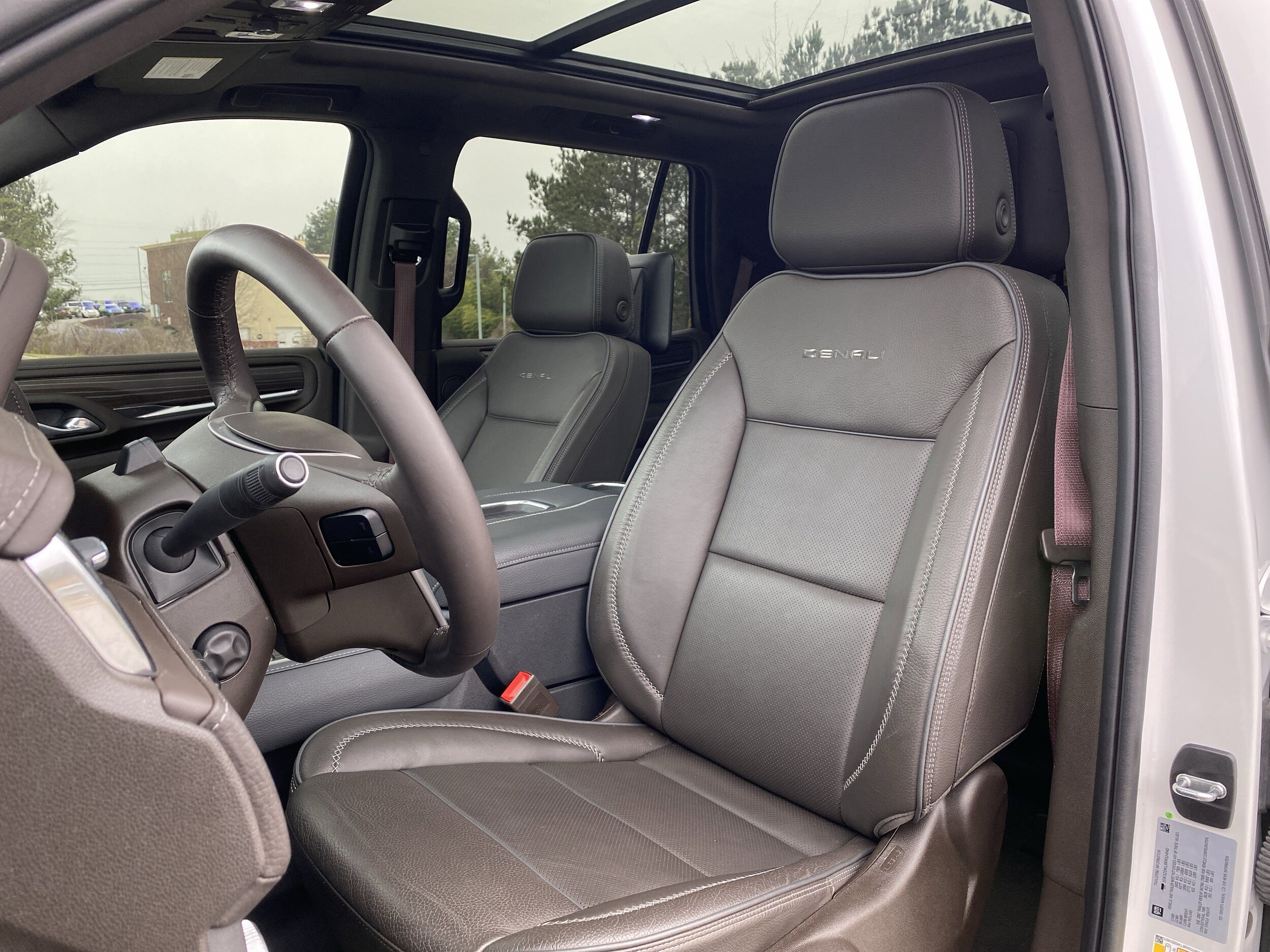 2024 GMC Yukon Denali photo 5