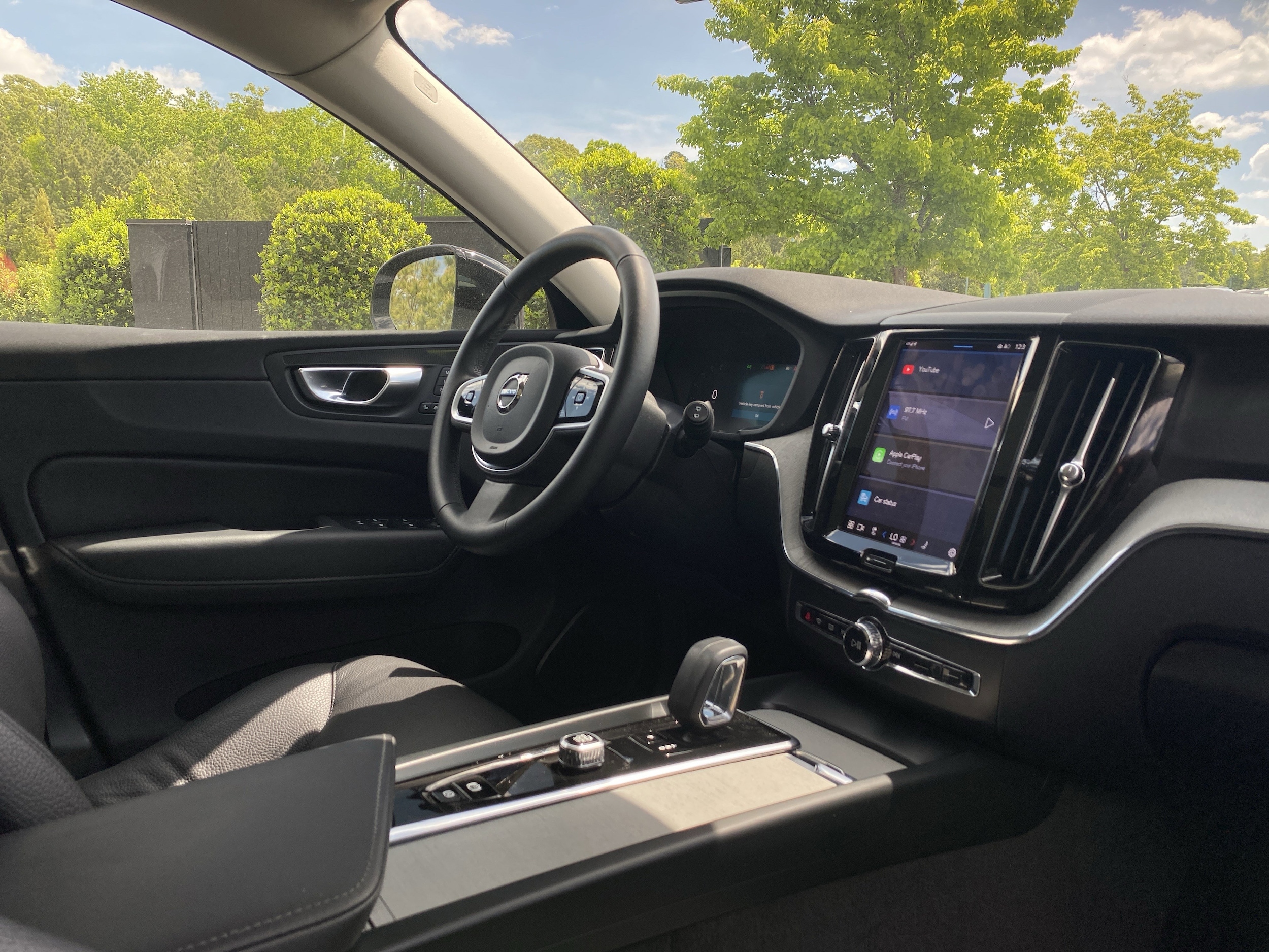 2025 Volvo XC60 Plus photo 5