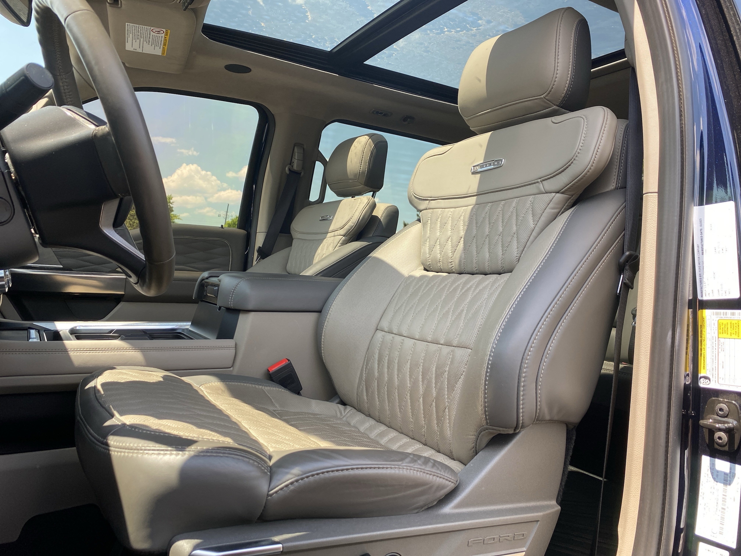 2025 Ford Super Duty F-250 SRW Platinum photo 5