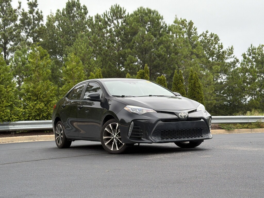 Used 2018 Toyota Corolla SE Sedan