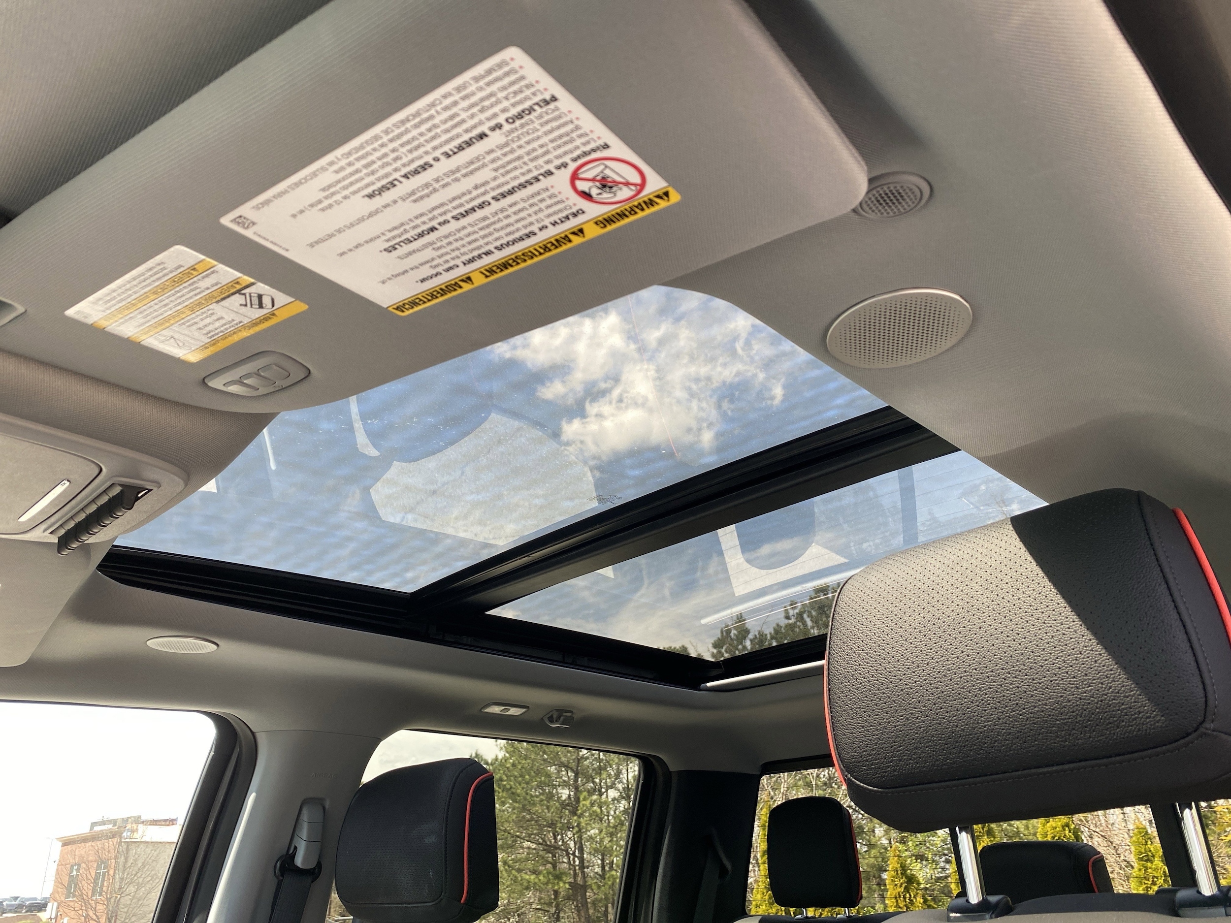 2024 Ford Super Duty F-250 SRW LARIAT photo 3