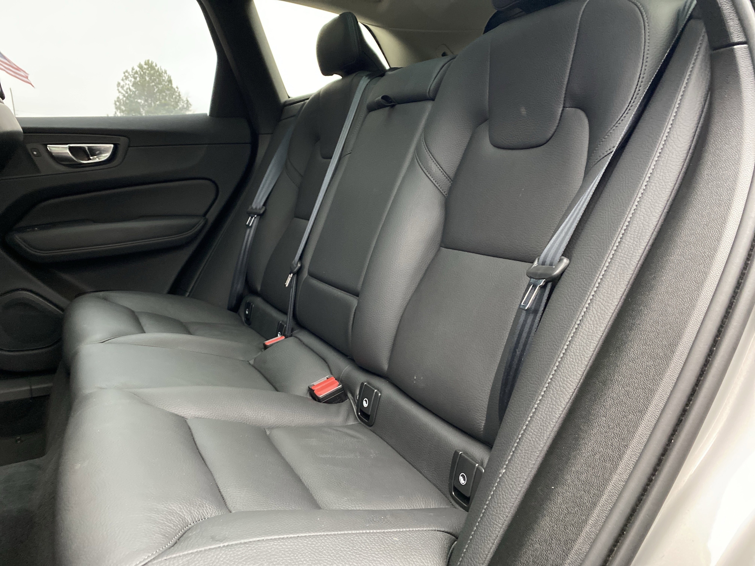 2025 Volvo XC60 Plus photo 3