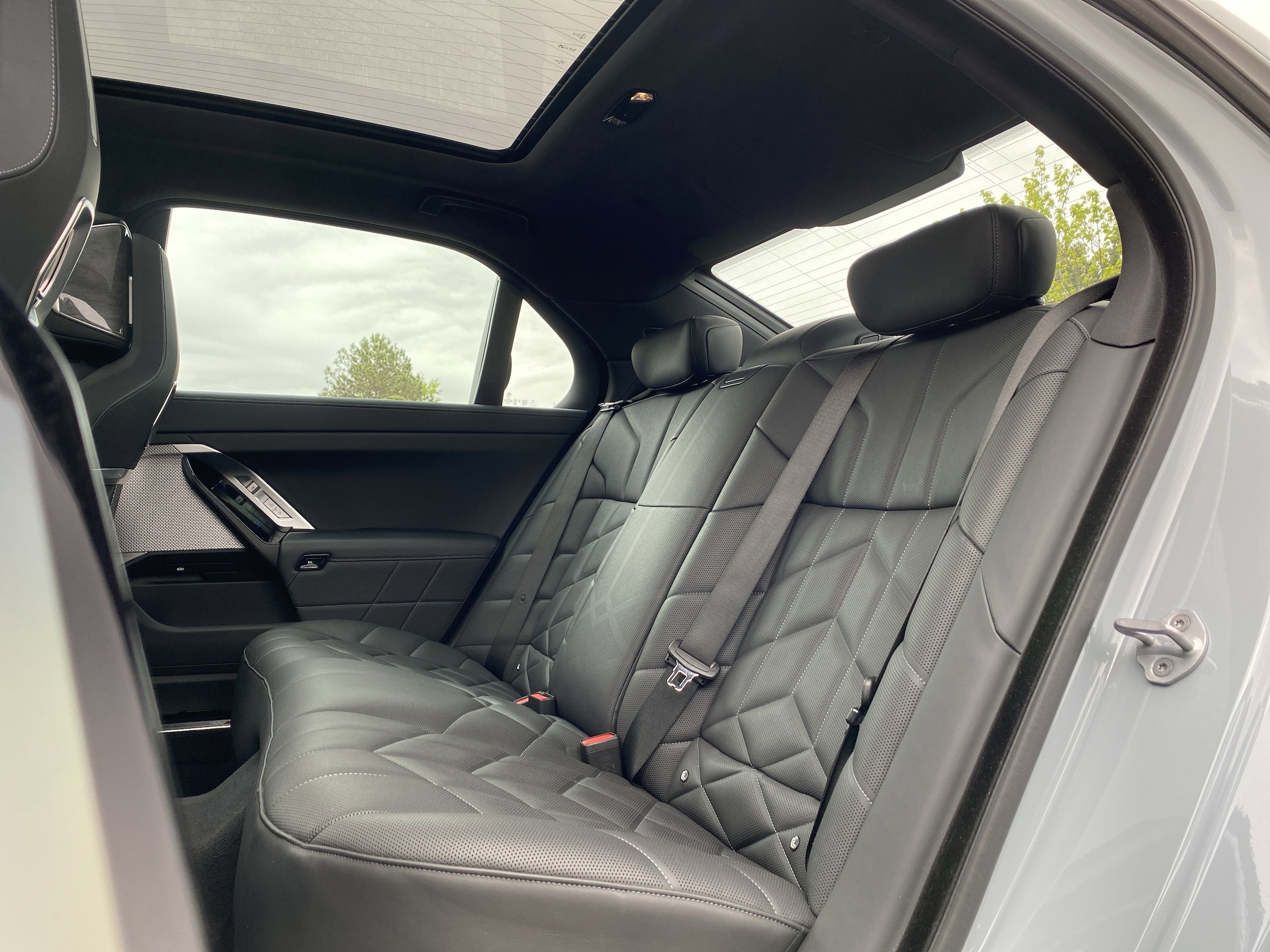 2025 BMW 7 Series 740i xDrive photo 6