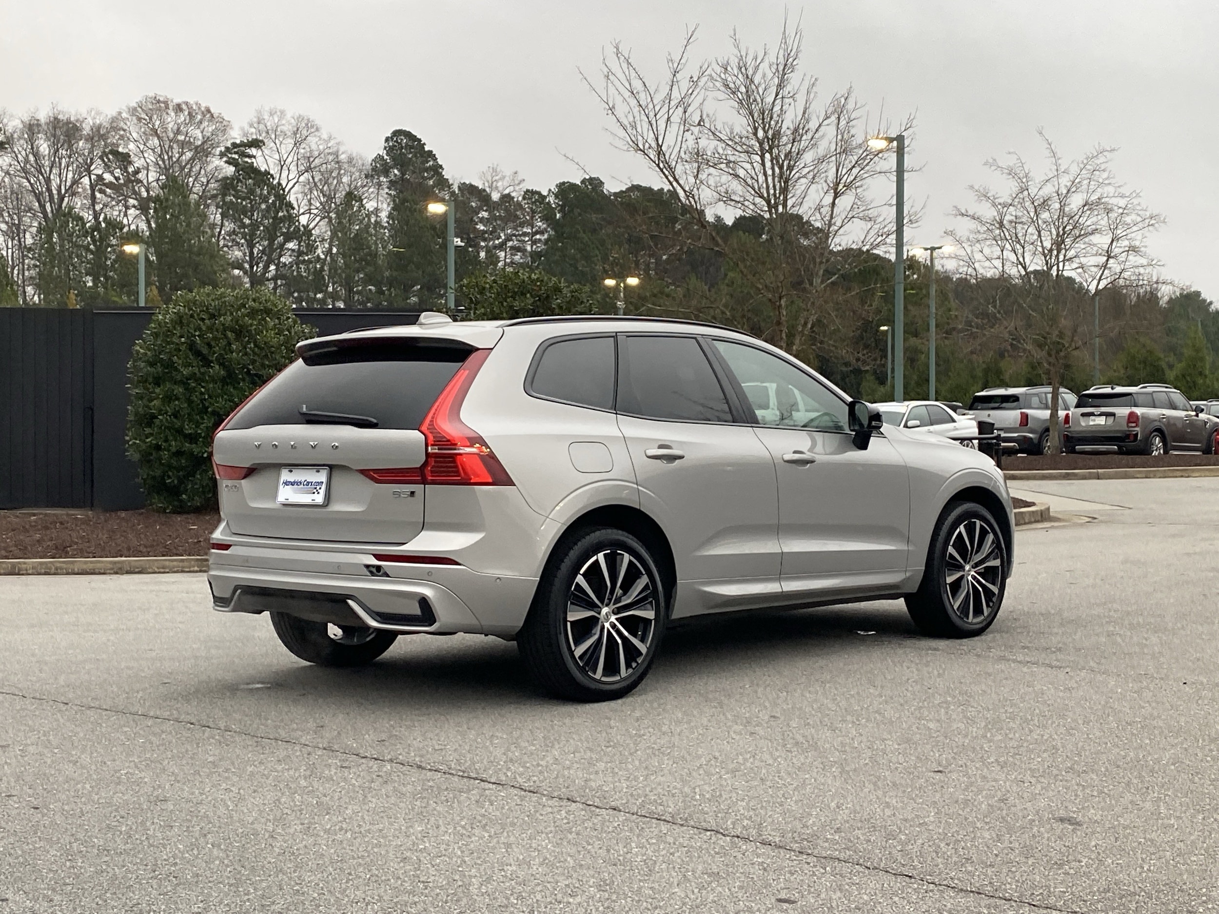 2025 Volvo XC60 Plus photo 2
