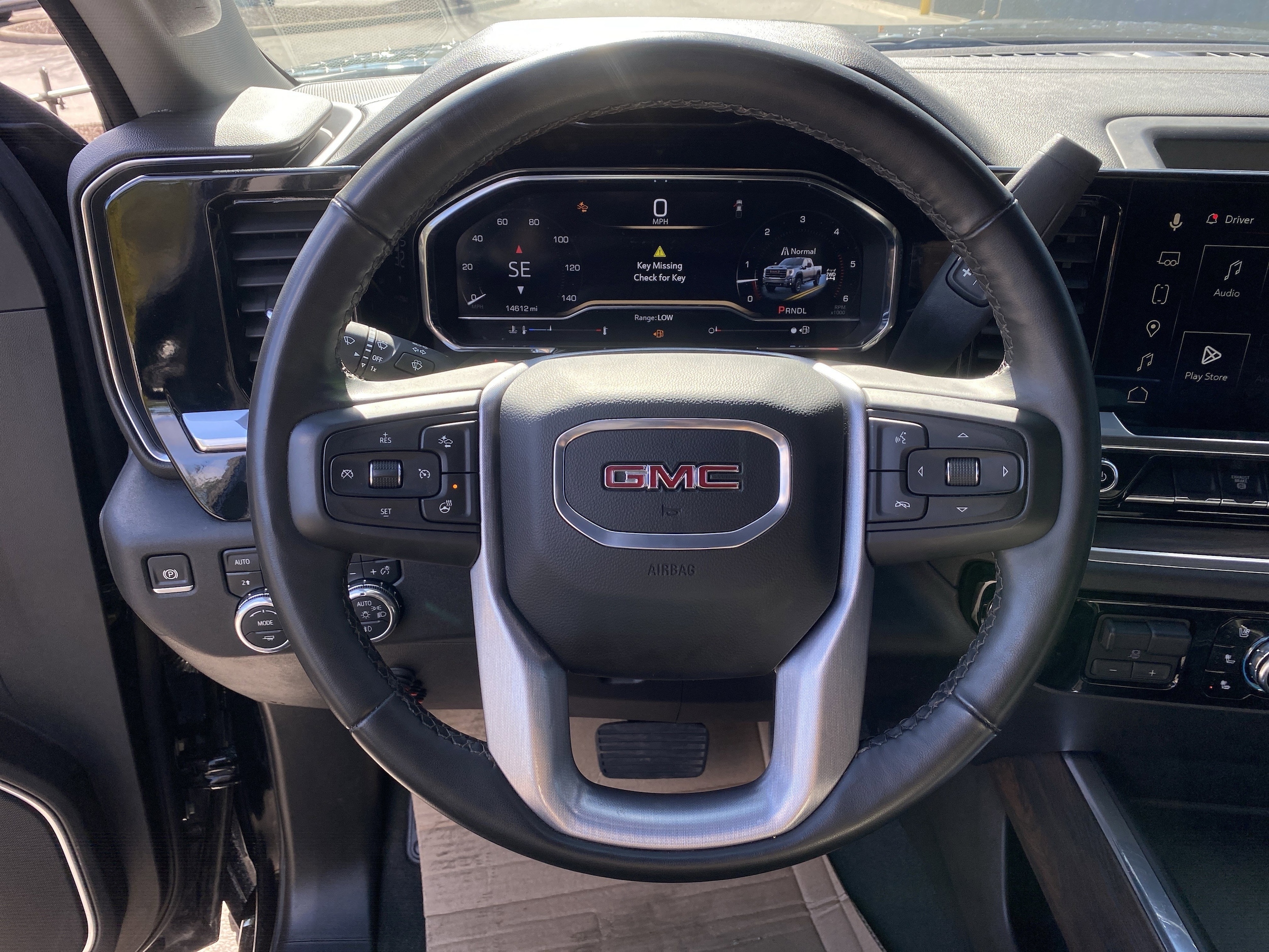 2025 GMC Sierra 2500HD SLT photo 3