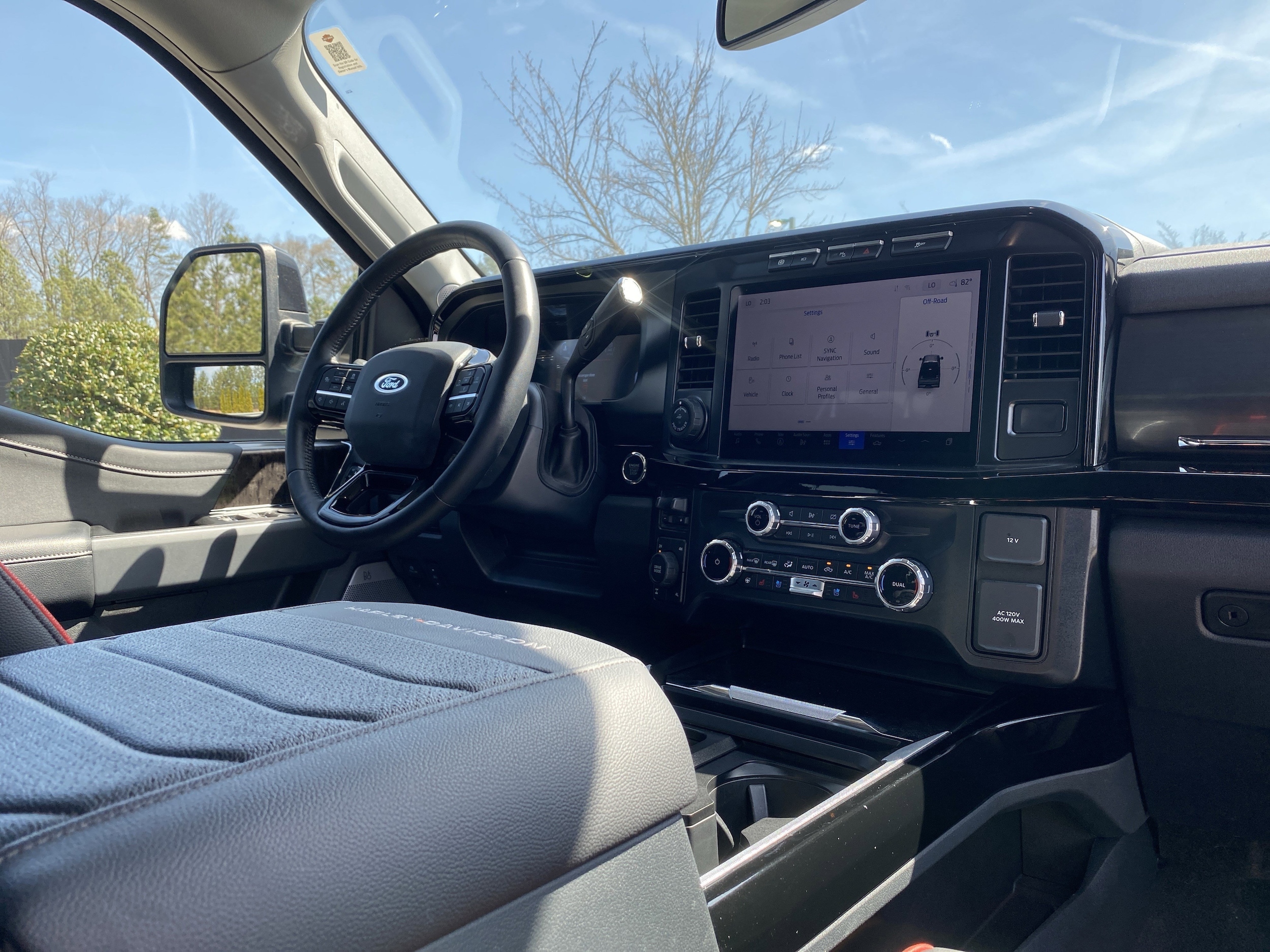 2024 Ford Super Duty F-250 SRW LARIAT photo 4