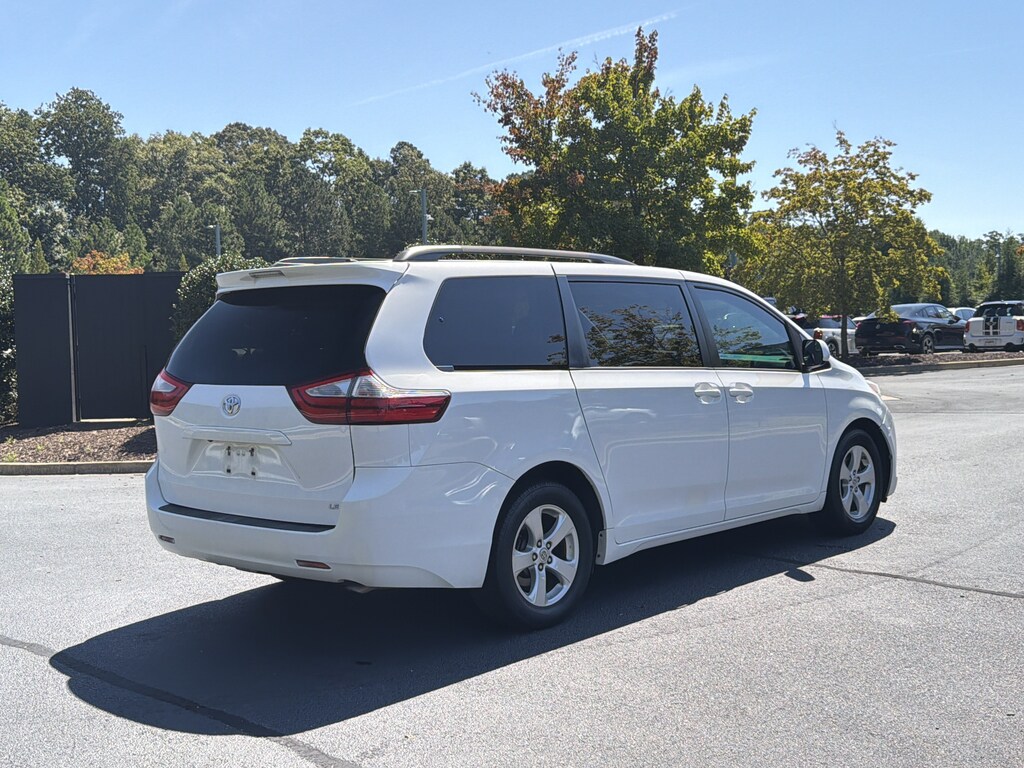 Used 2017 Toyota Sienna LE Minivan