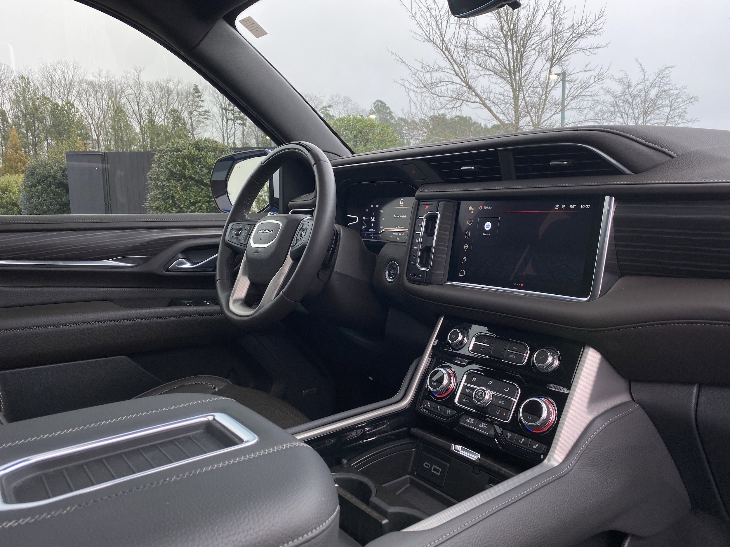 2024 GMC Yukon Denali photo 4