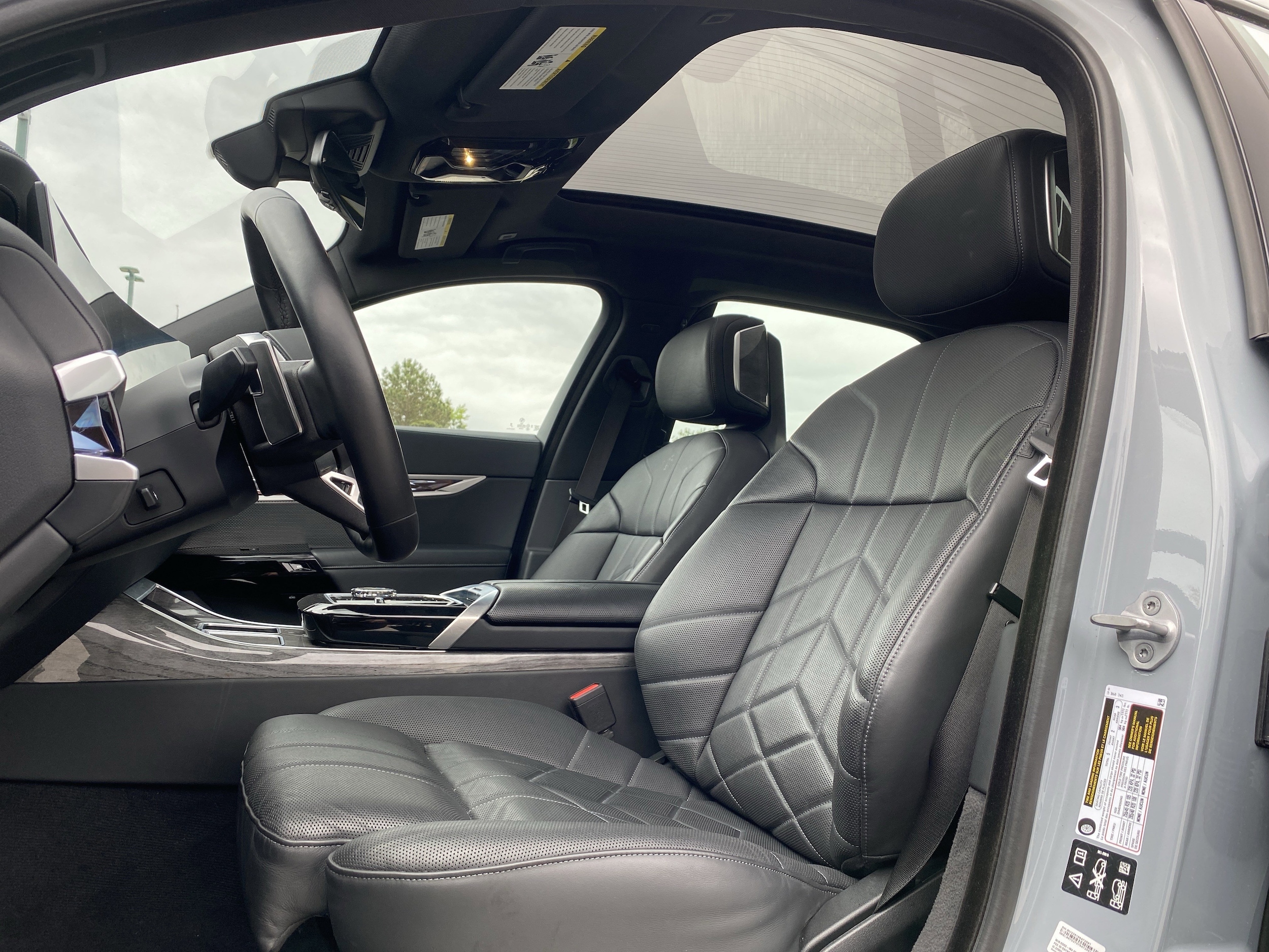 2025 BMW 7 Series 740i xDrive photo 5