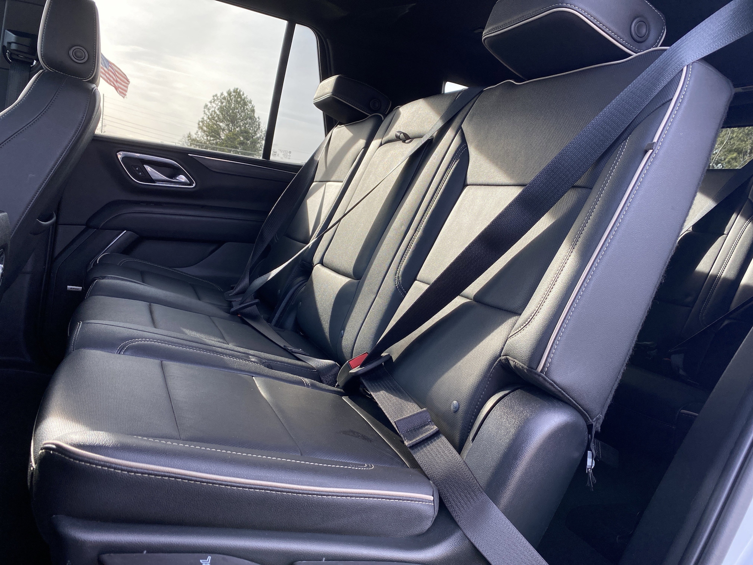 2023 GMC Yukon SLT photo 3