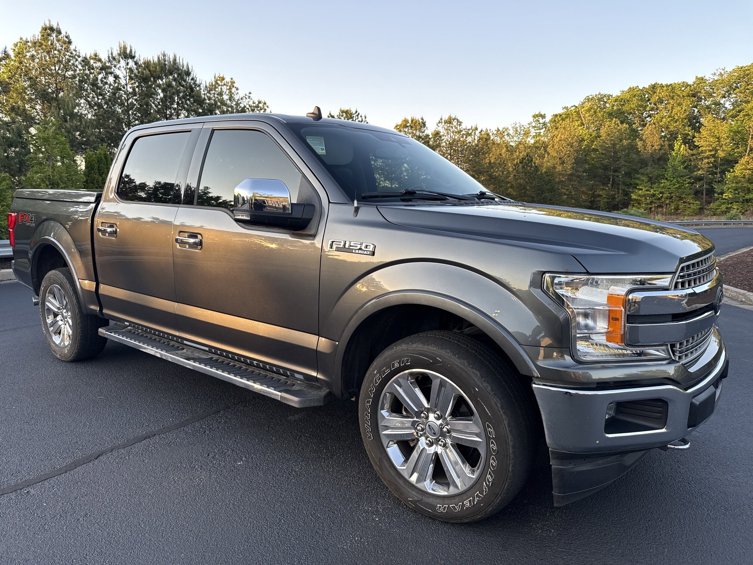 2019 Ford F-150 LARIAT photo 2