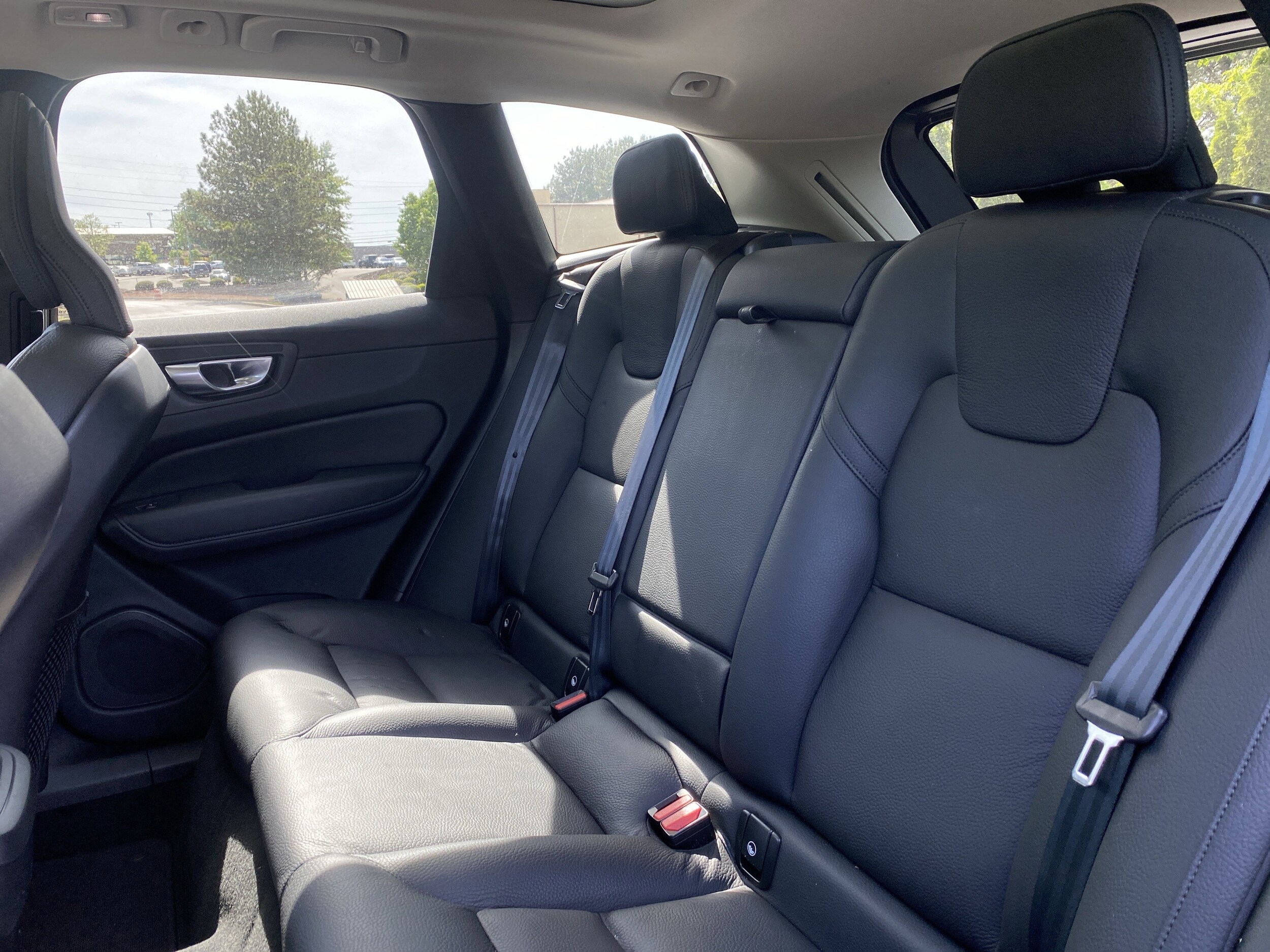 2024 Volvo XC60 Plus Dark Theme photo 3