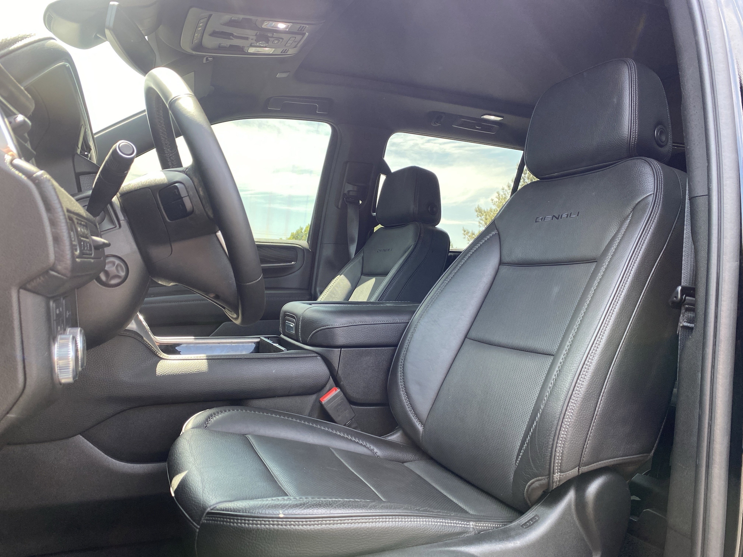 2023 GMC Yukon XL Denali photo 6