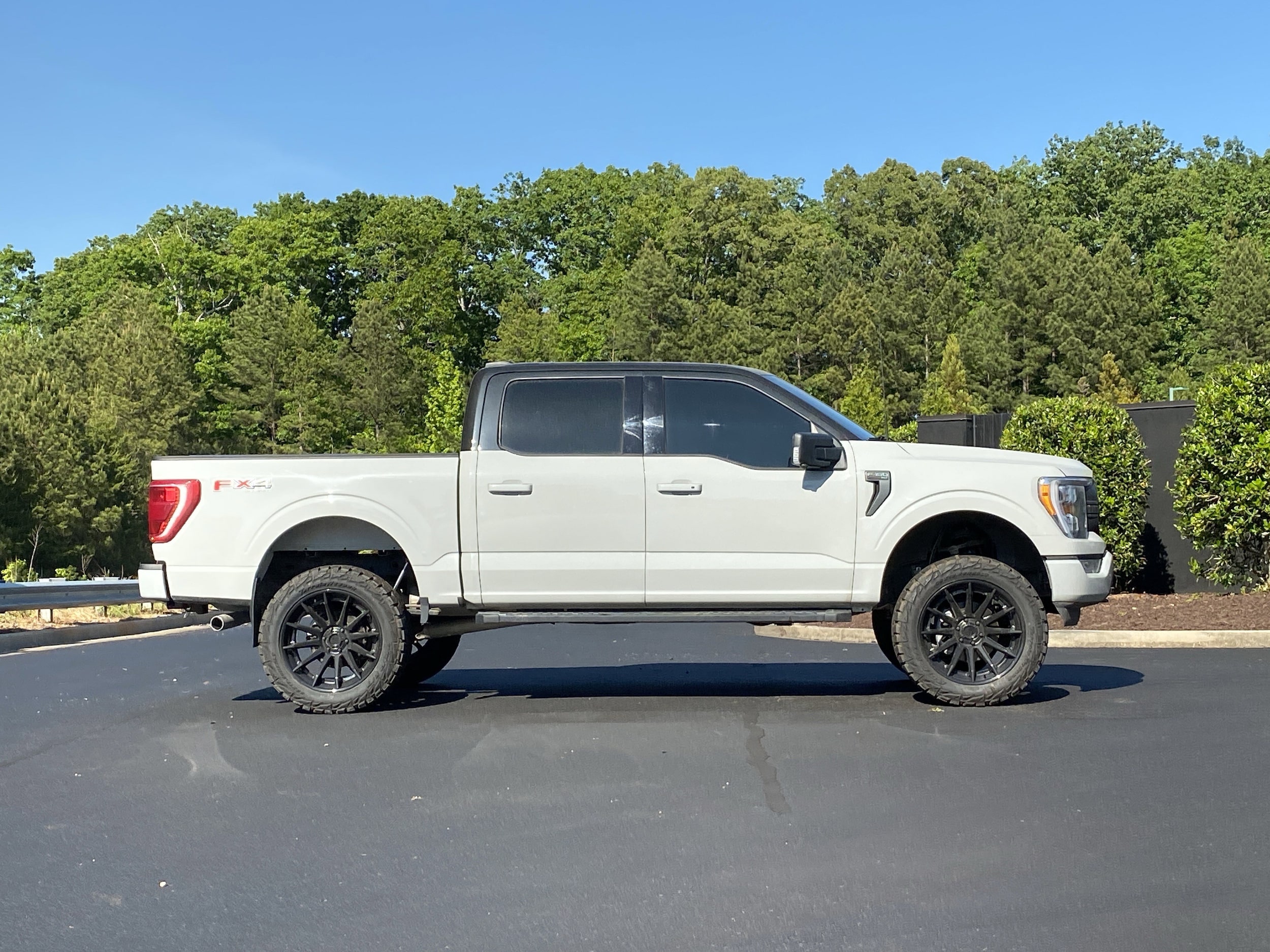 2023 Ford F-150 XLT photo 3