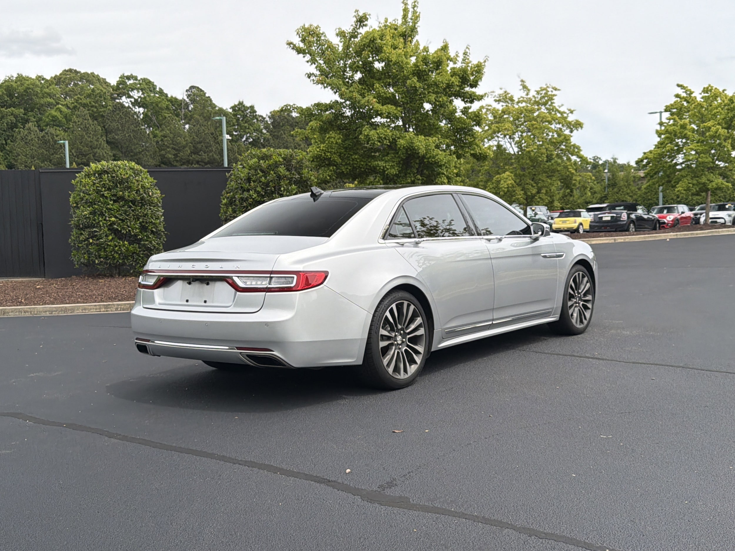 2019 Lincoln Continental Select photo 2