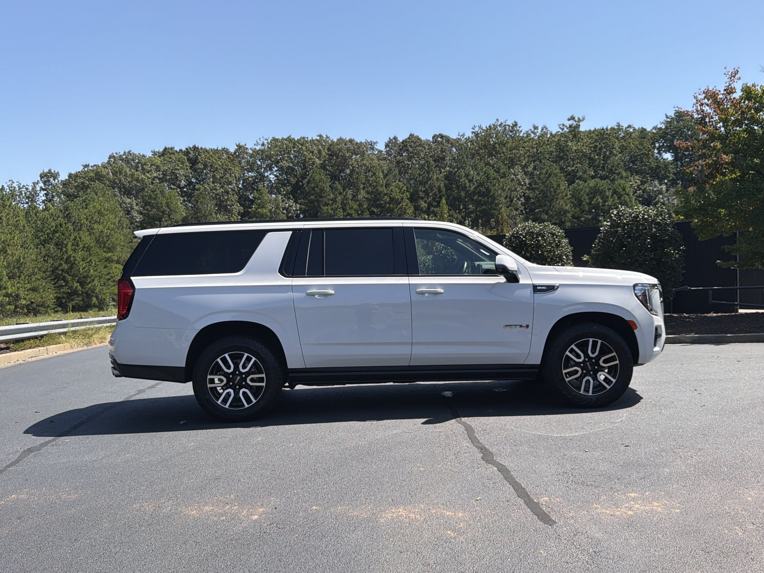 2023 GMC Yukon XL AT4