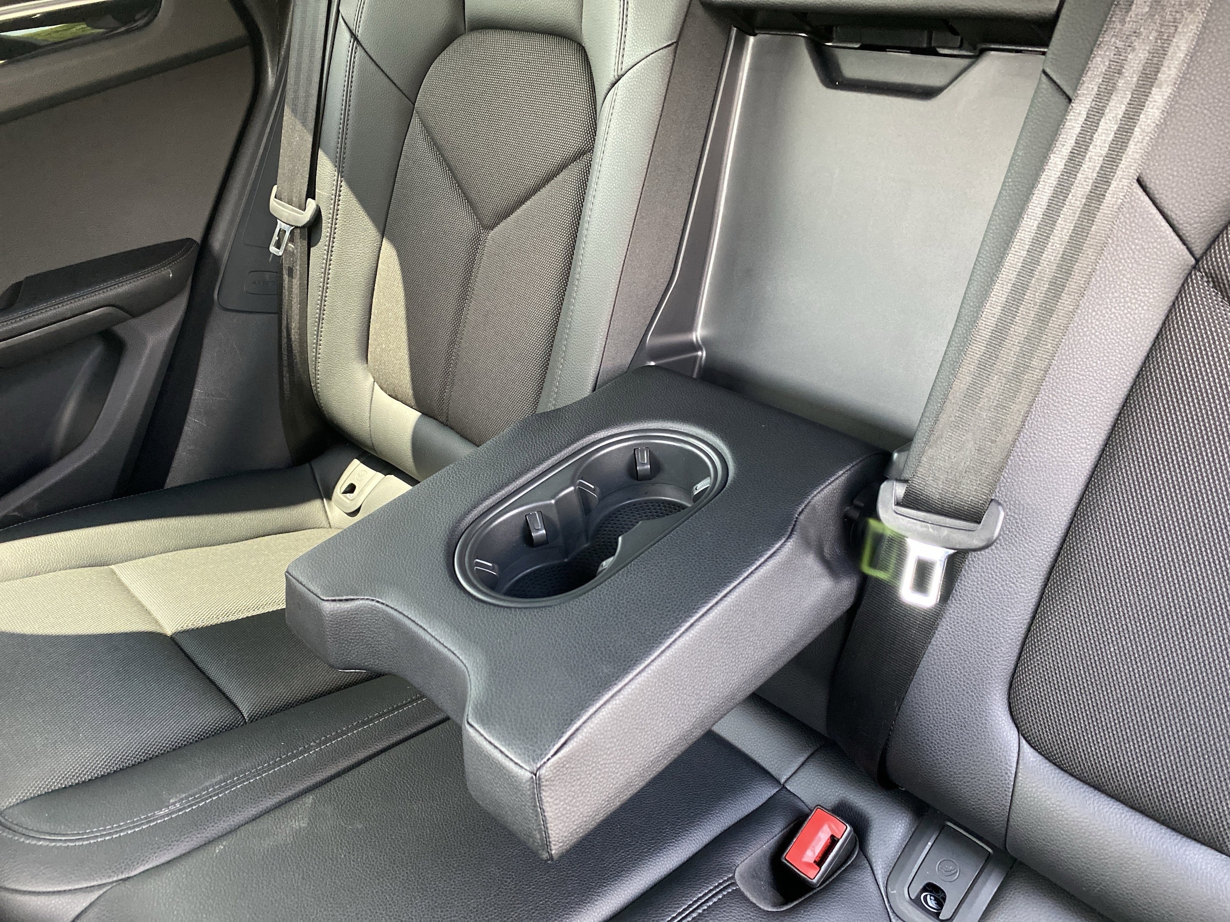 2023 Porsche Macan photo 3