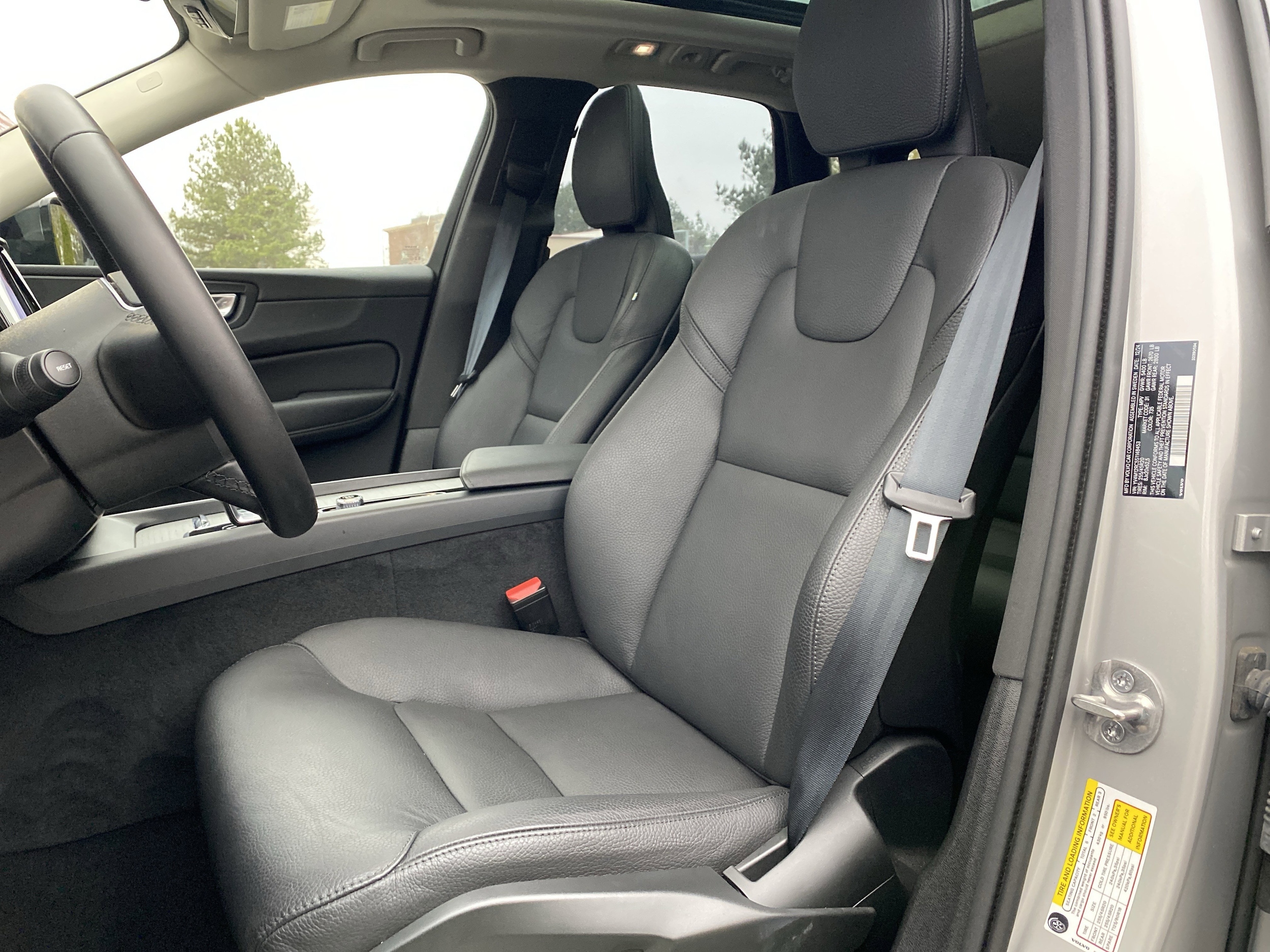 2025 Volvo XC60 Plus photo 6