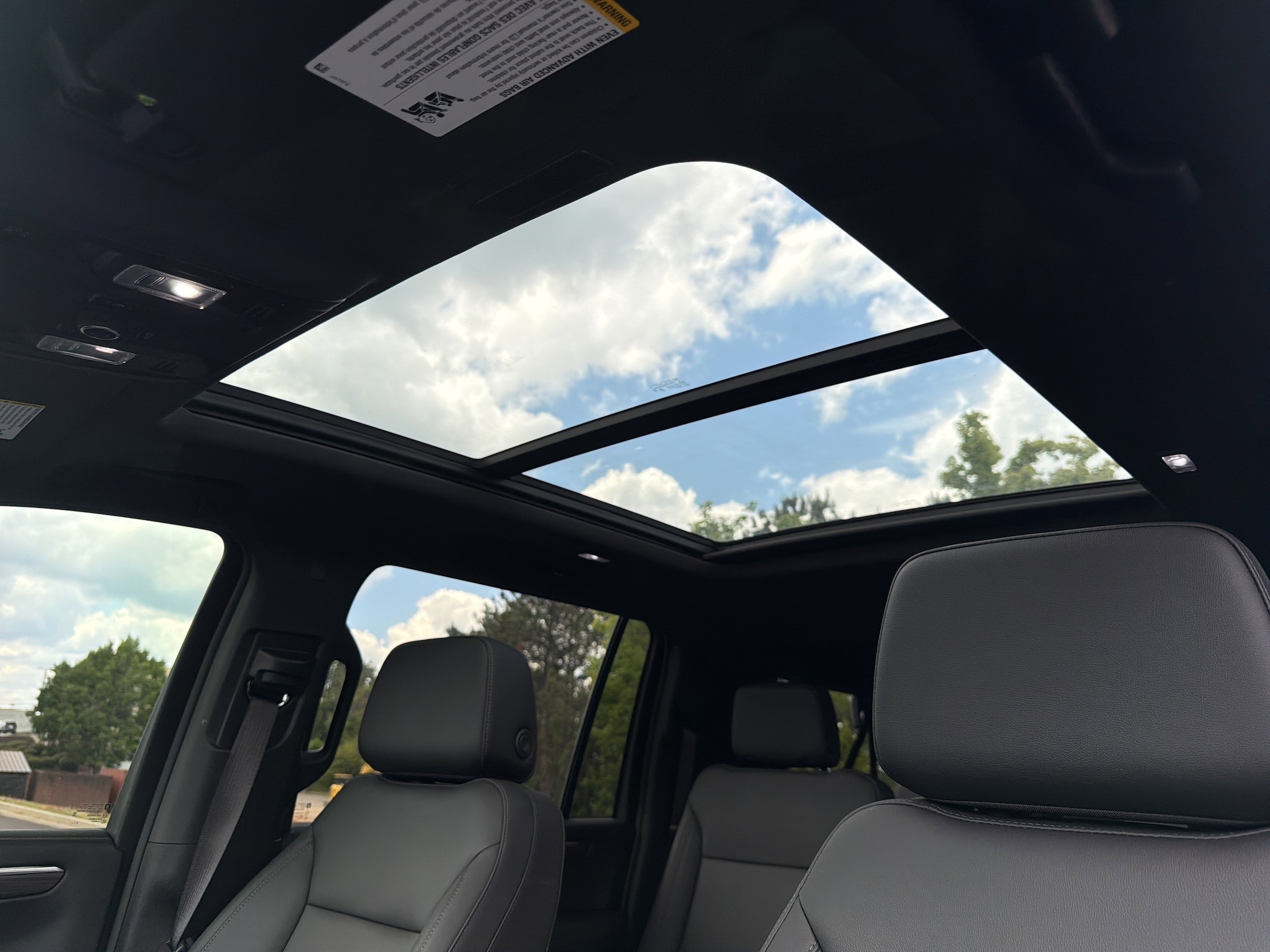 2025 Chevrolet Suburban Z71 photo 6