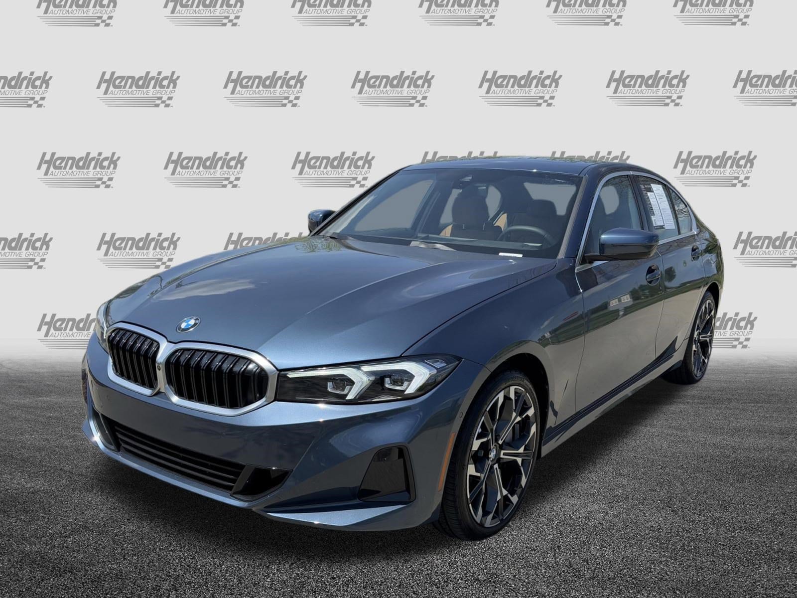 2025 BMW 3 Series 330i photo 4