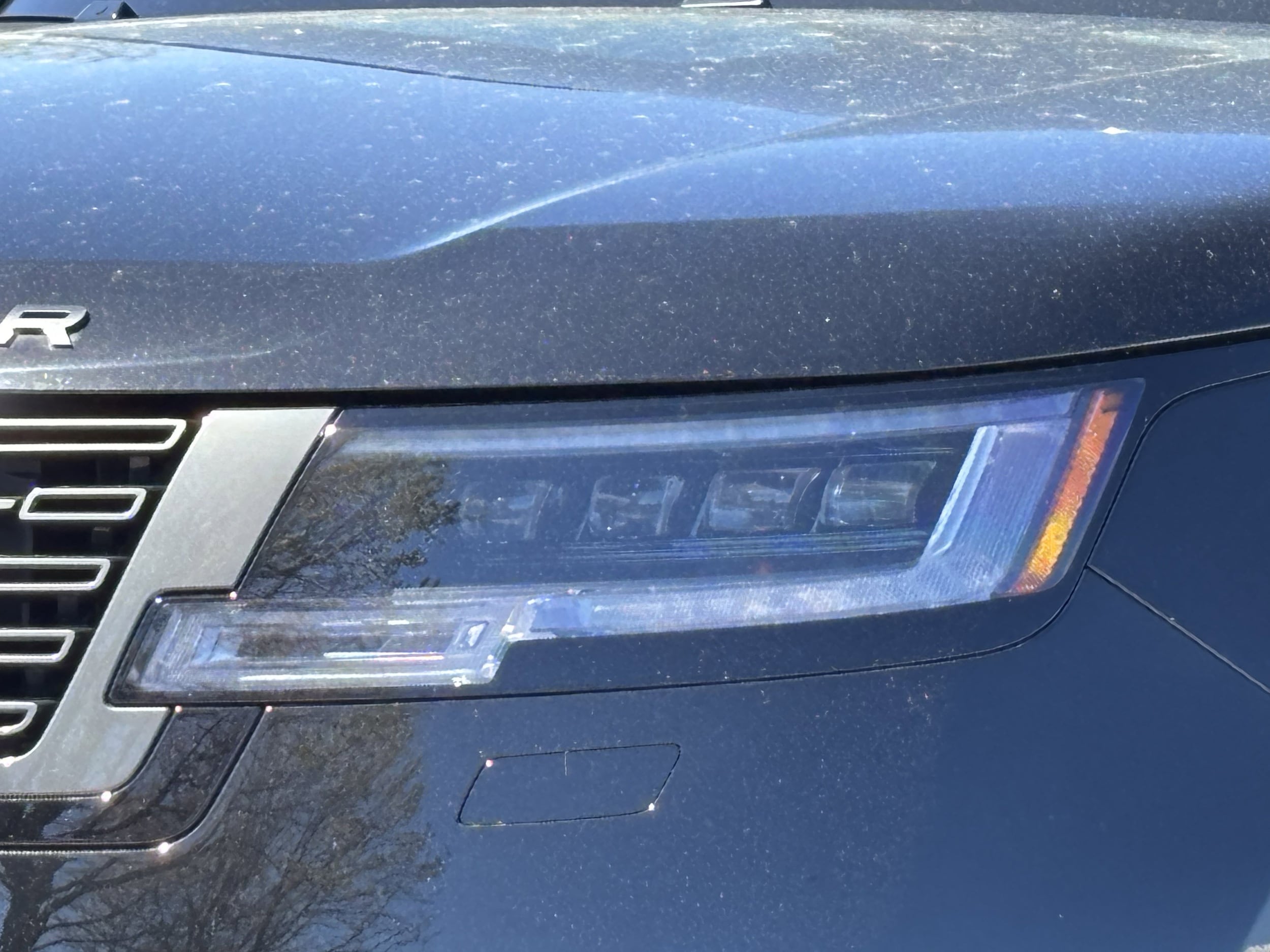 2025 Land Rover Range Rover SE photo 4