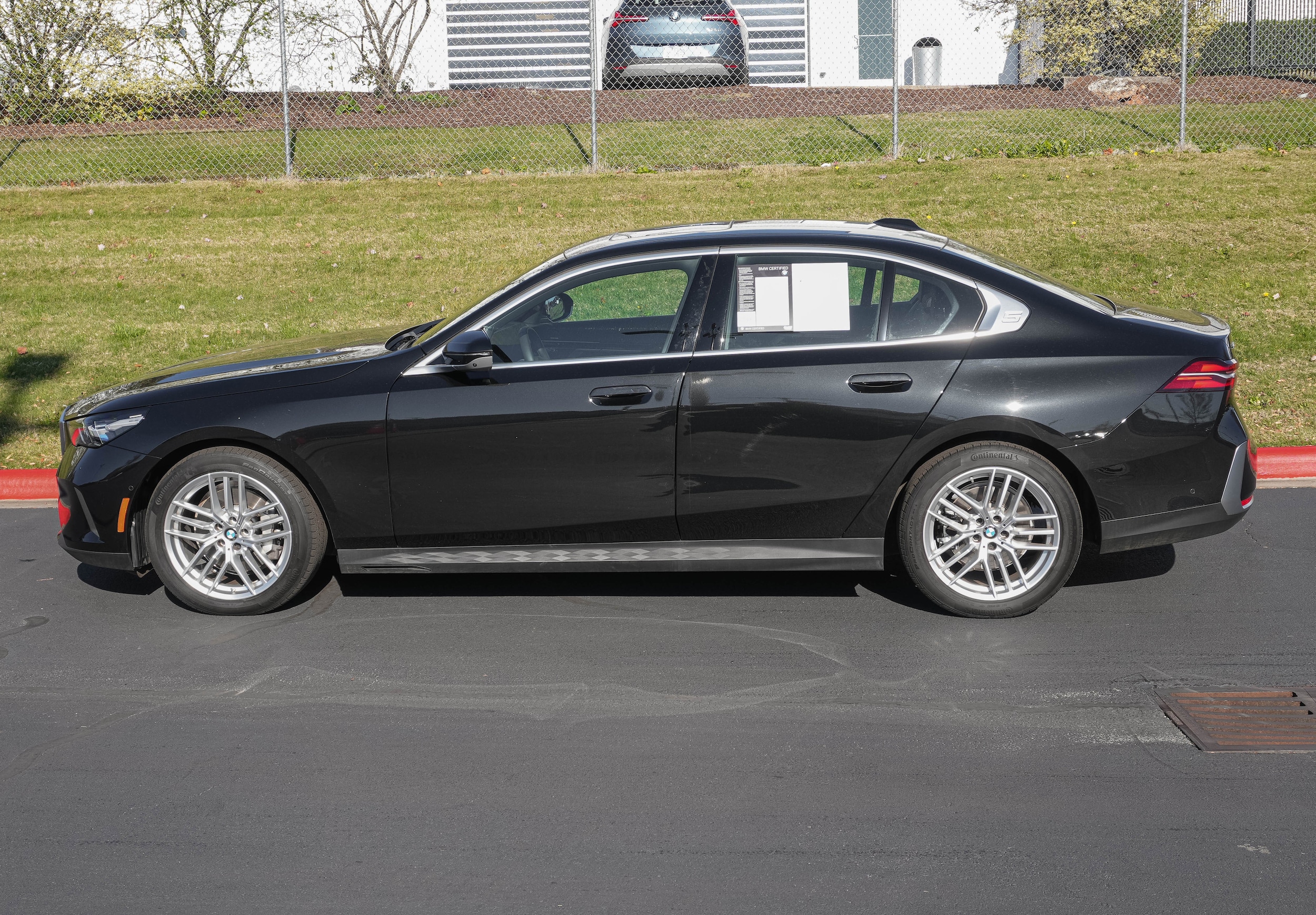 2025 BMW 5 Series 530i xDrive photo 4