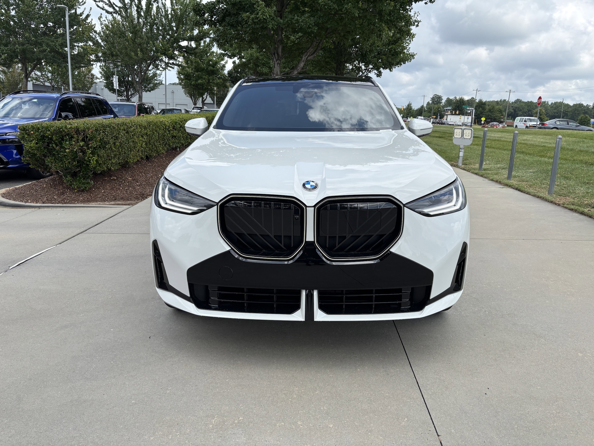 2025 BMW X3 30 xDrive photo 2
